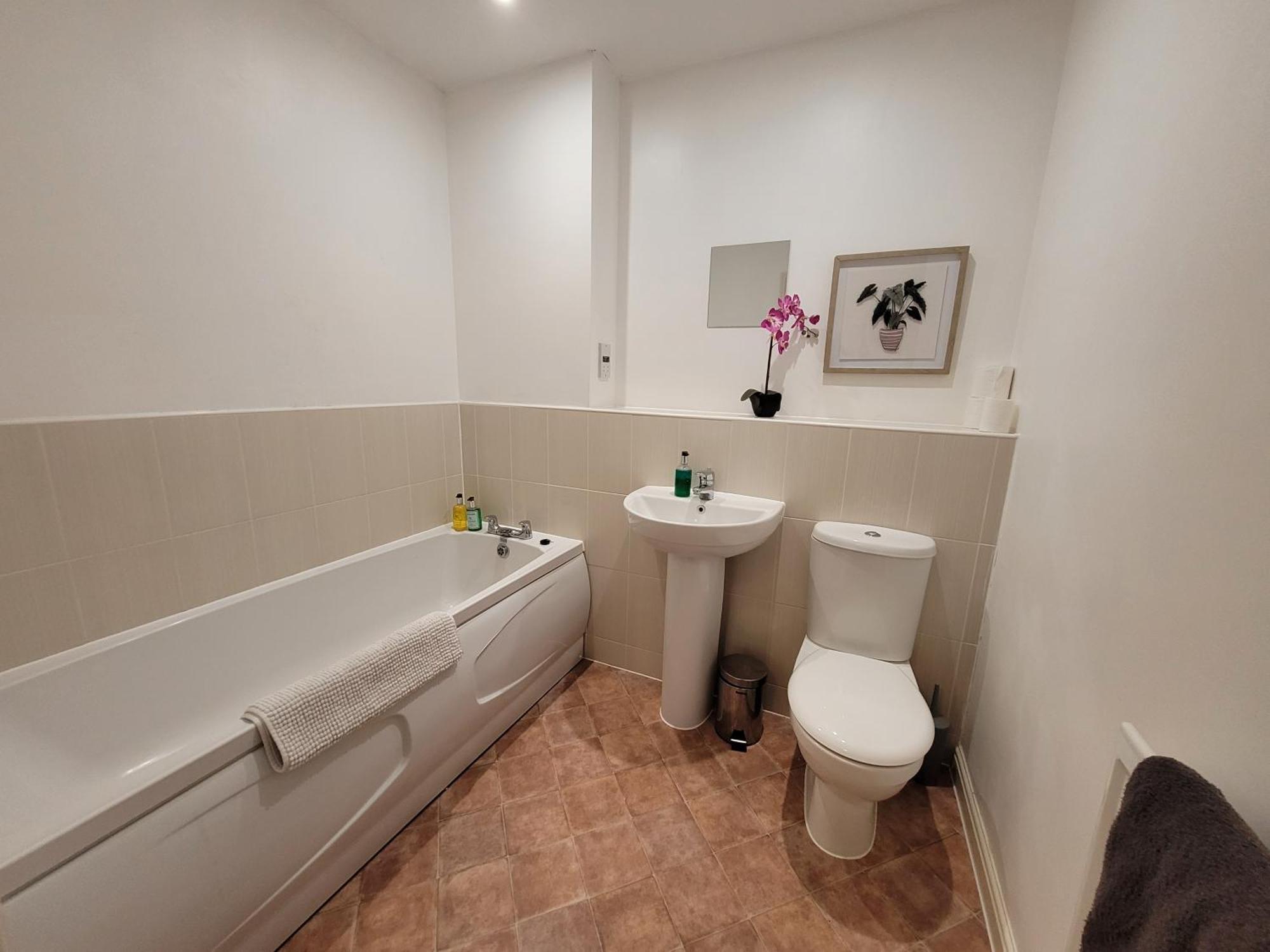 Catchpole Stays: Field View Near Centre Apartment *