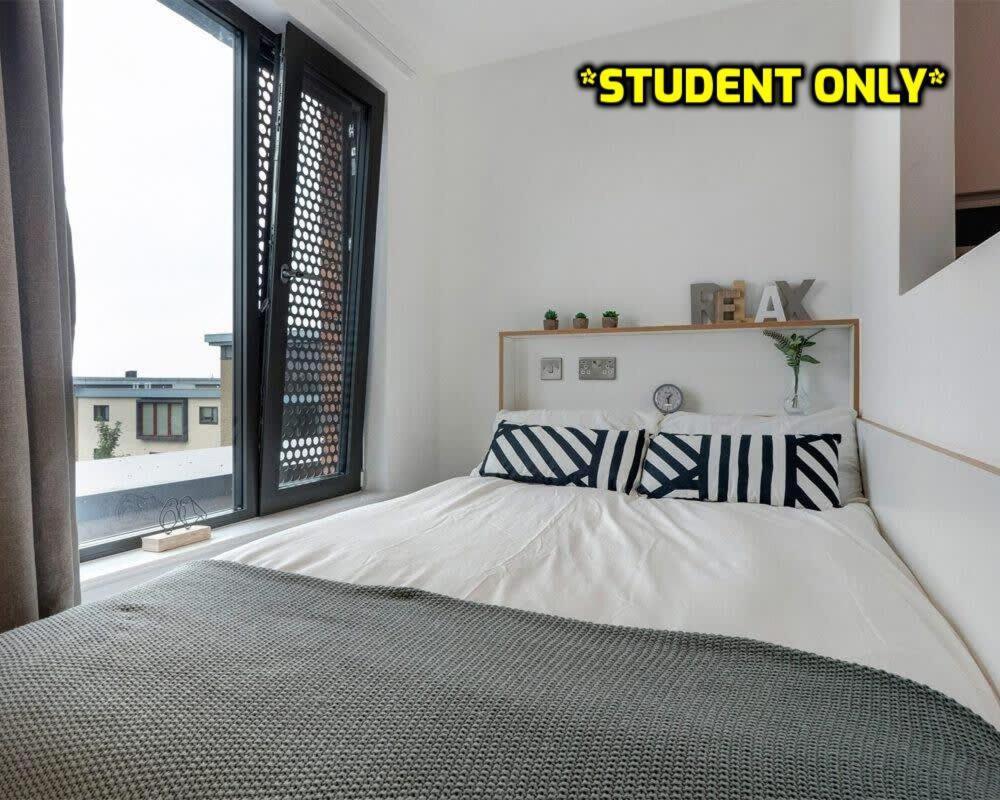 Inn Student Only Zeni Ensuite Rooms, *