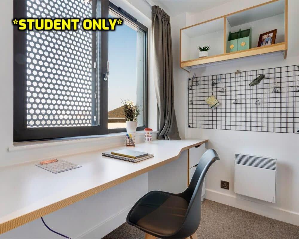 Student Only Zeni Ensuite Rooms, *