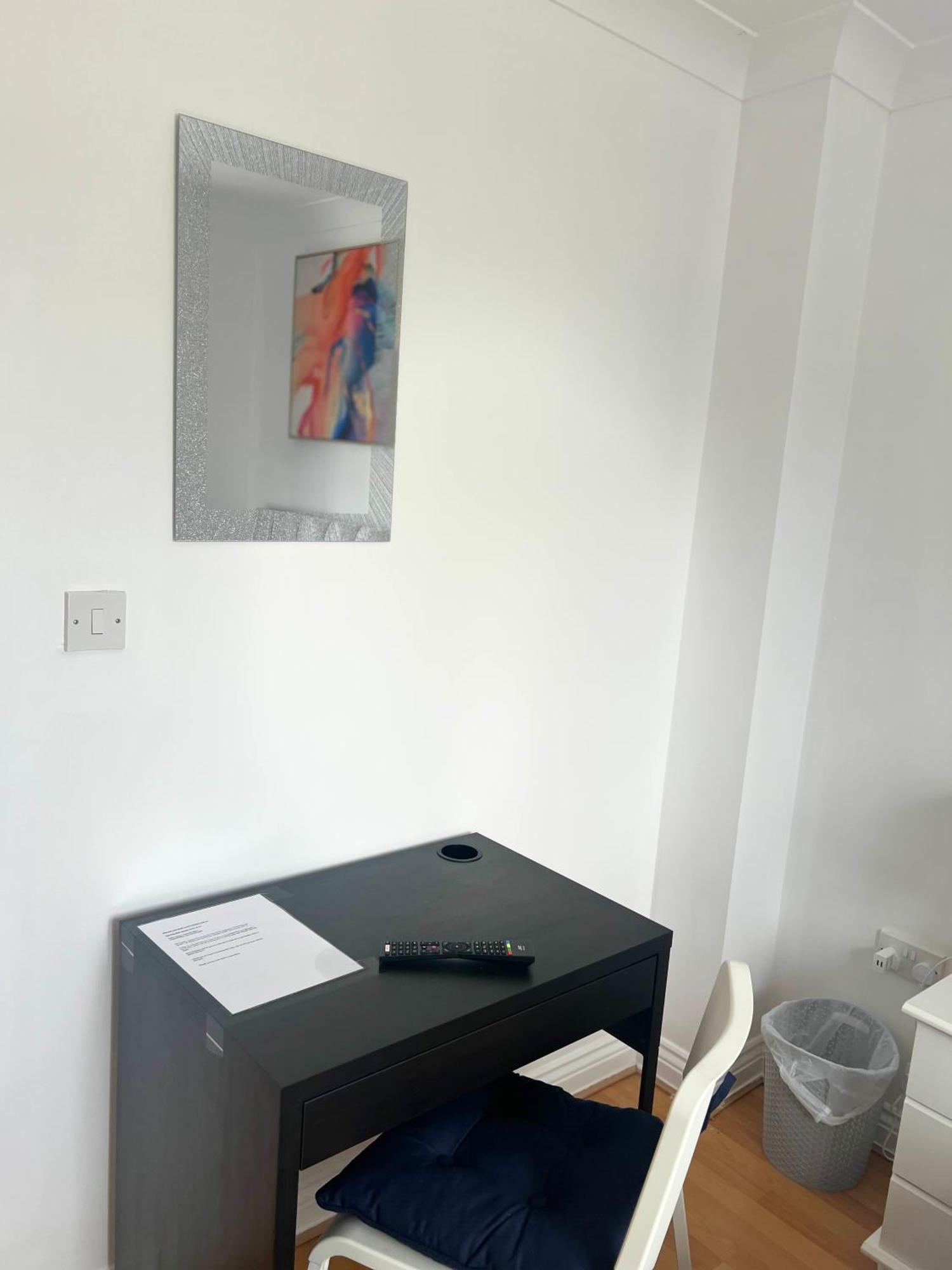 Luxury And An En-suite With Free Wi-fi Clarendon Way Guest house Colchester