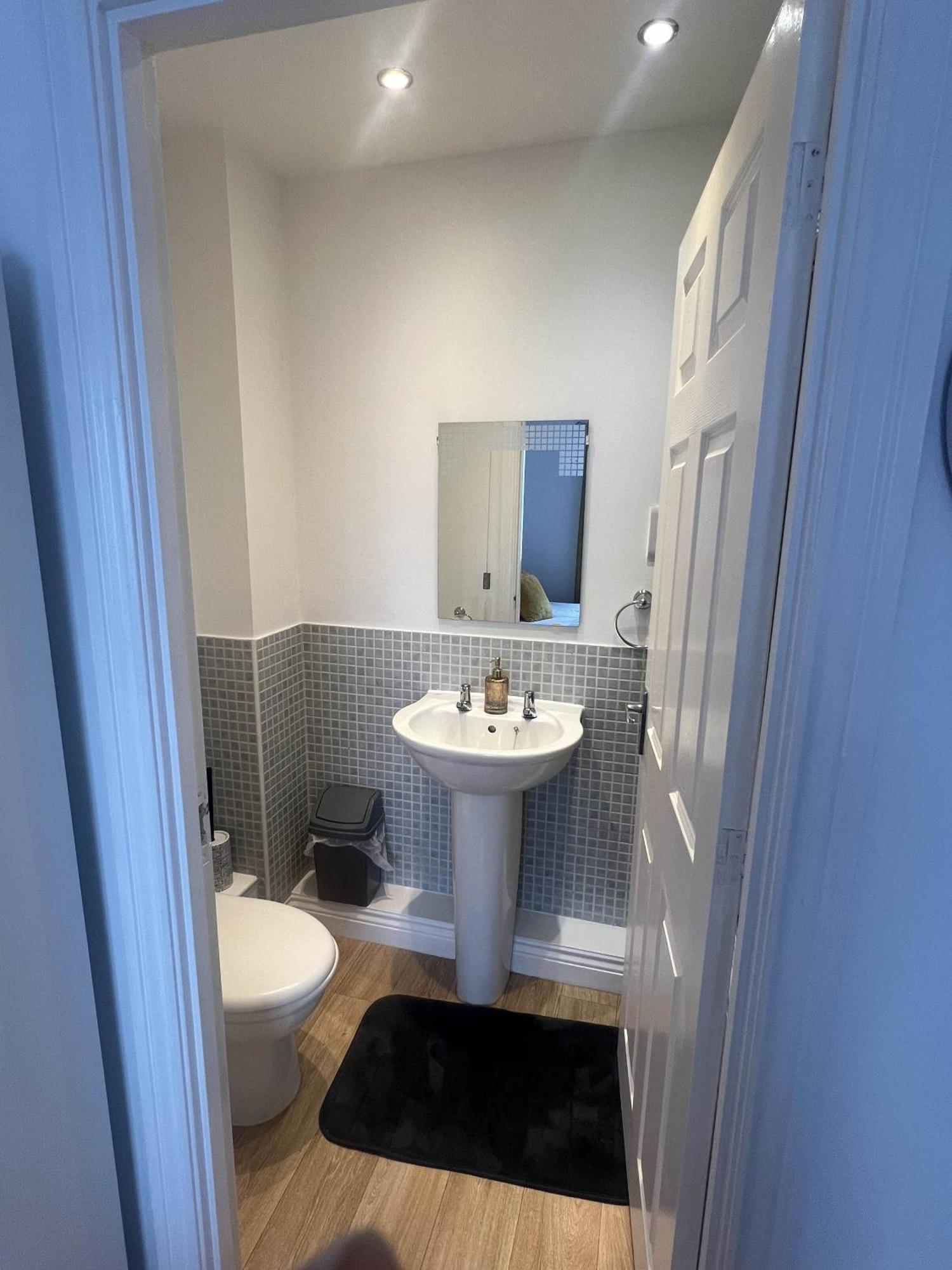 Luxury And An En-suite With Free Wi-fi Clarendon Way Guest house