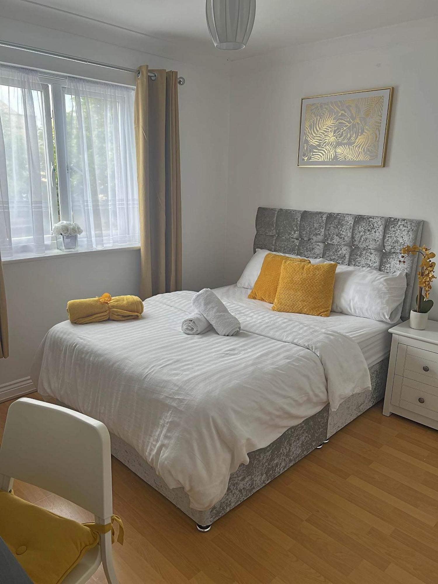 Luxury And An En-suite With Free Wi-fi Clarendon Way