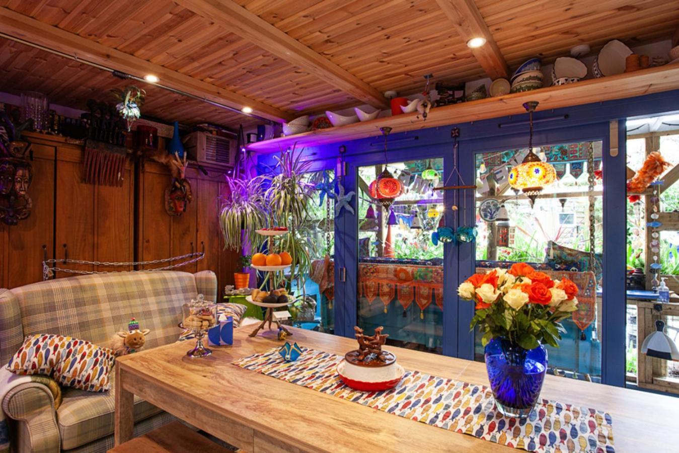 Lilchester - Slice Of Heaven Hidden Away... Holiday home *