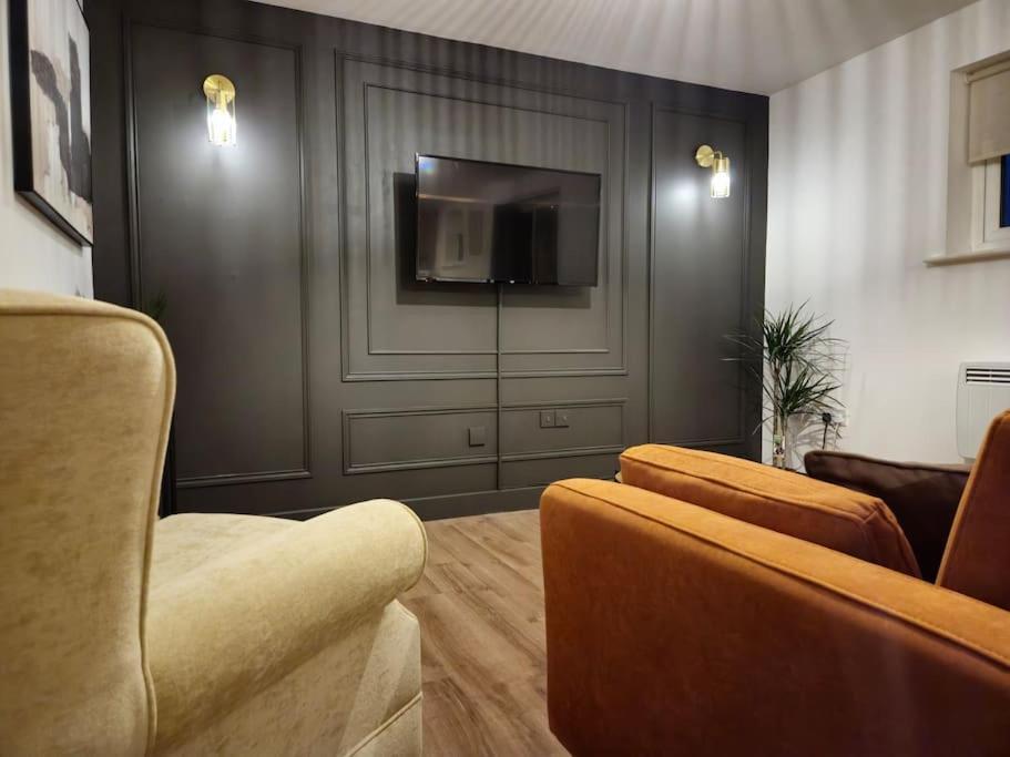 Apartment Contractors L Freeparking L Station L Students Colchester