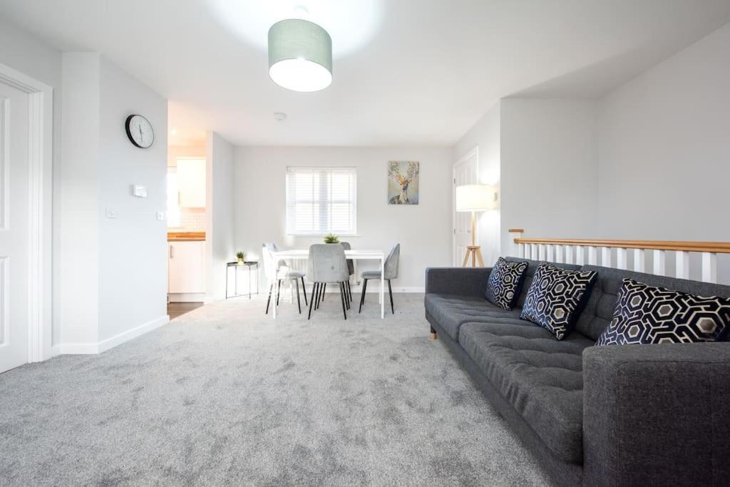 Two Double Bed Coach House With Parking Fast Wifi Apartment