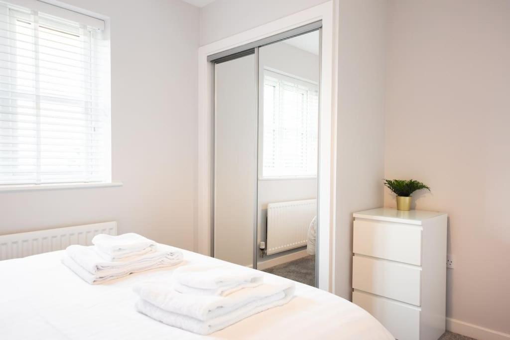 Two Double Bed Coach House With Parking Fast Wifi