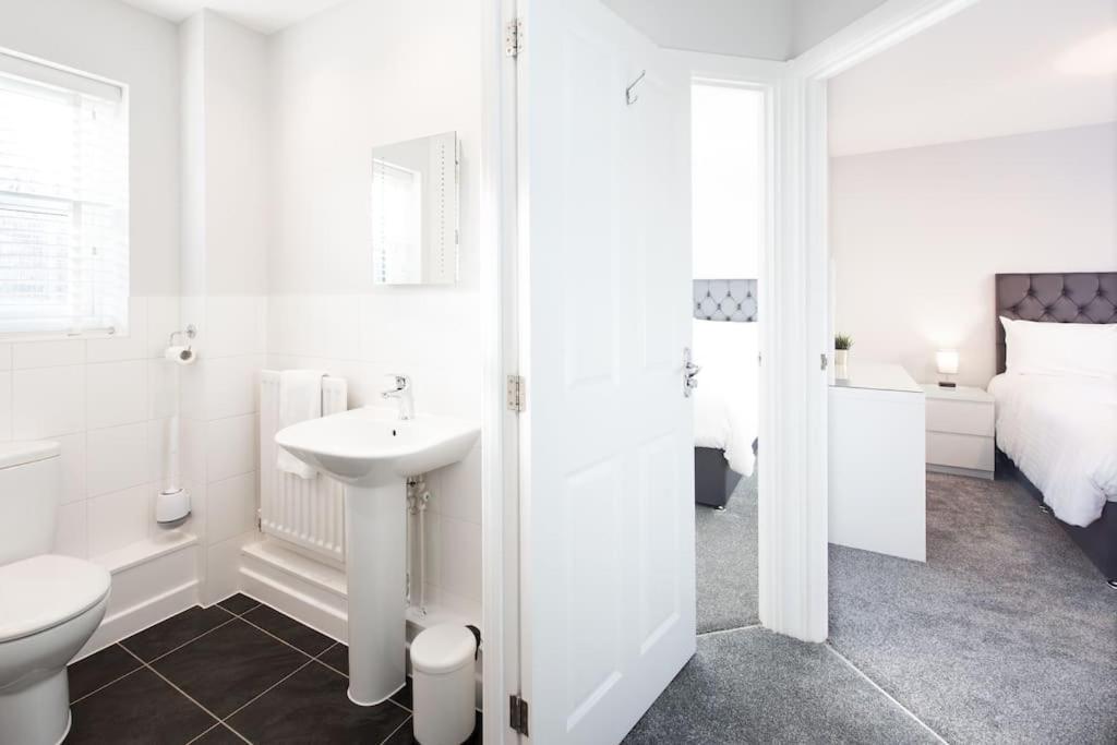 Apartment Two Double Bed Coach House With Parking Fast Wifi