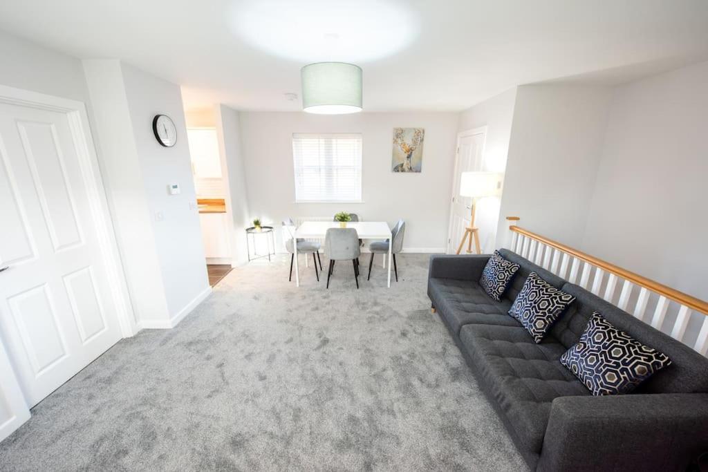 Two Double Bed Coach House With Parking Fast Wifi Colchester