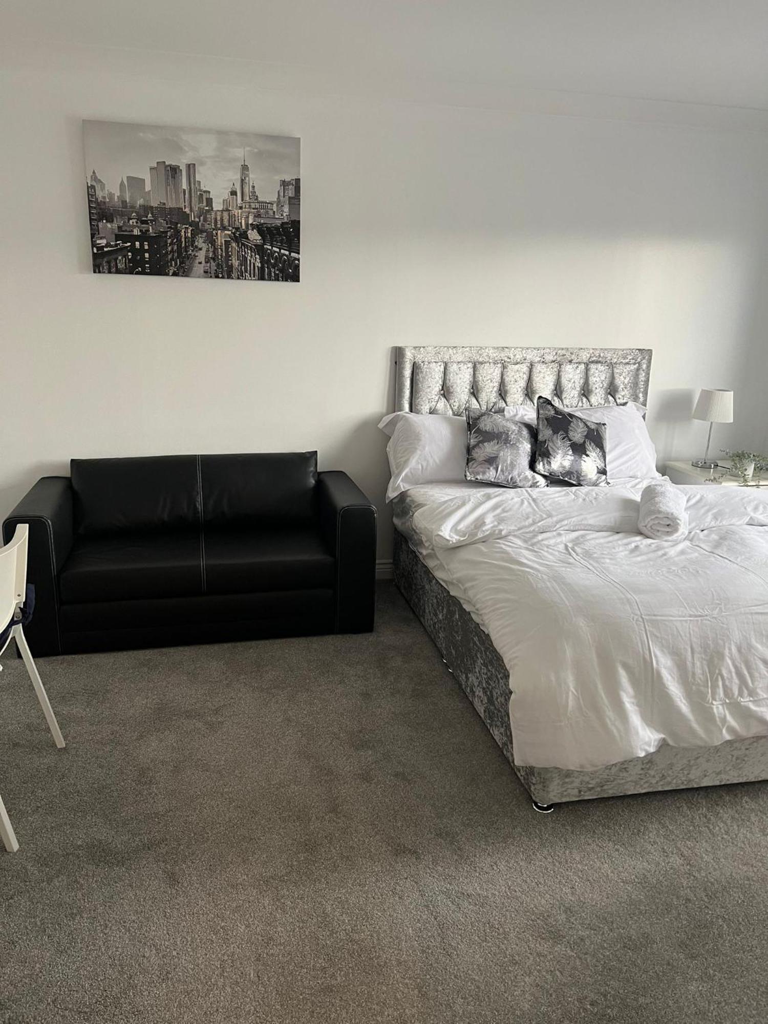 Bed & Breakfast Elegant 3-bedroom With En And Shared Amenities With Free Wi-fi Colchester