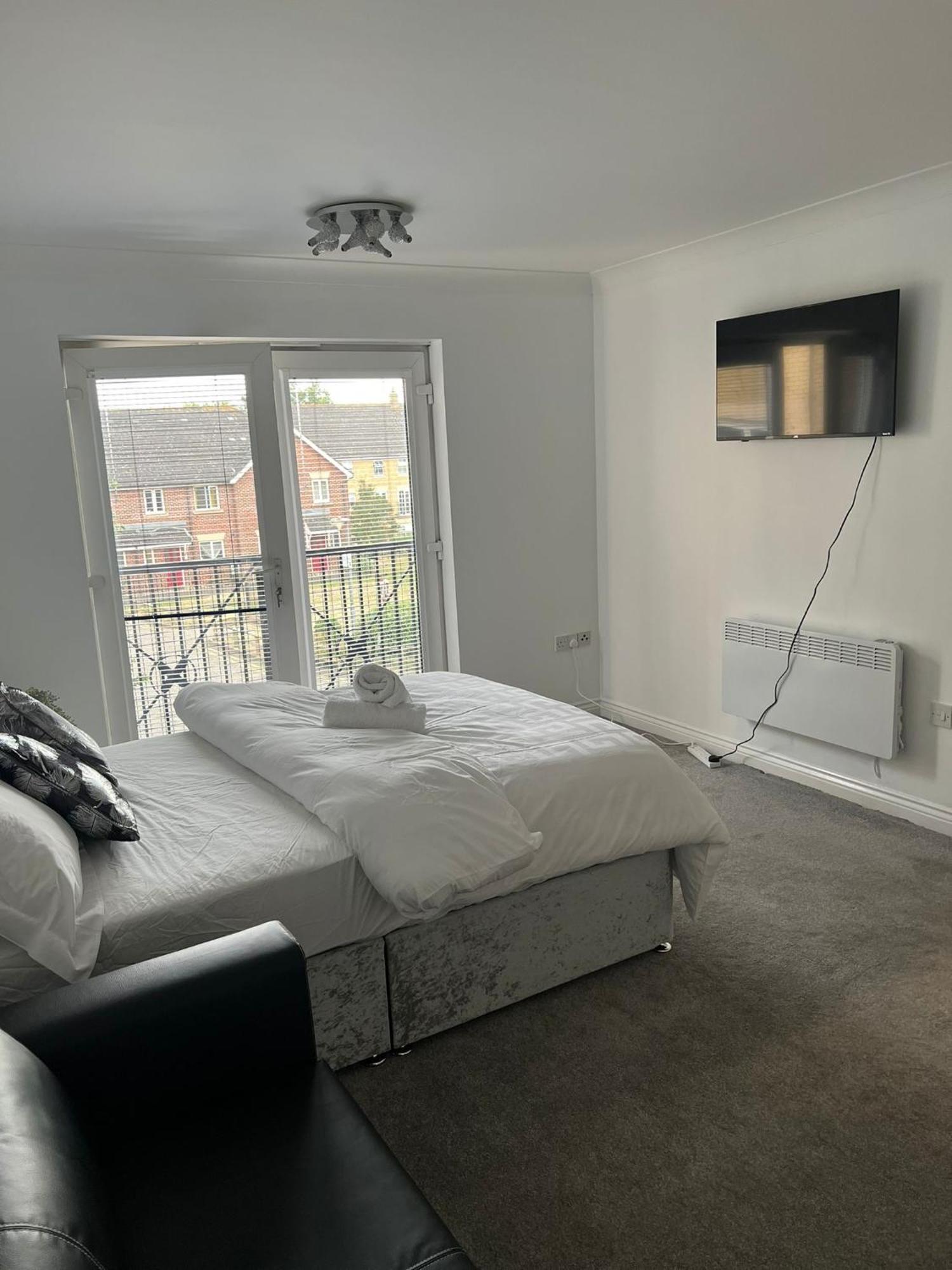 Bed & Breakfast Elegant 3-bedroom With En And Shared Amenities With Free Wi-fi