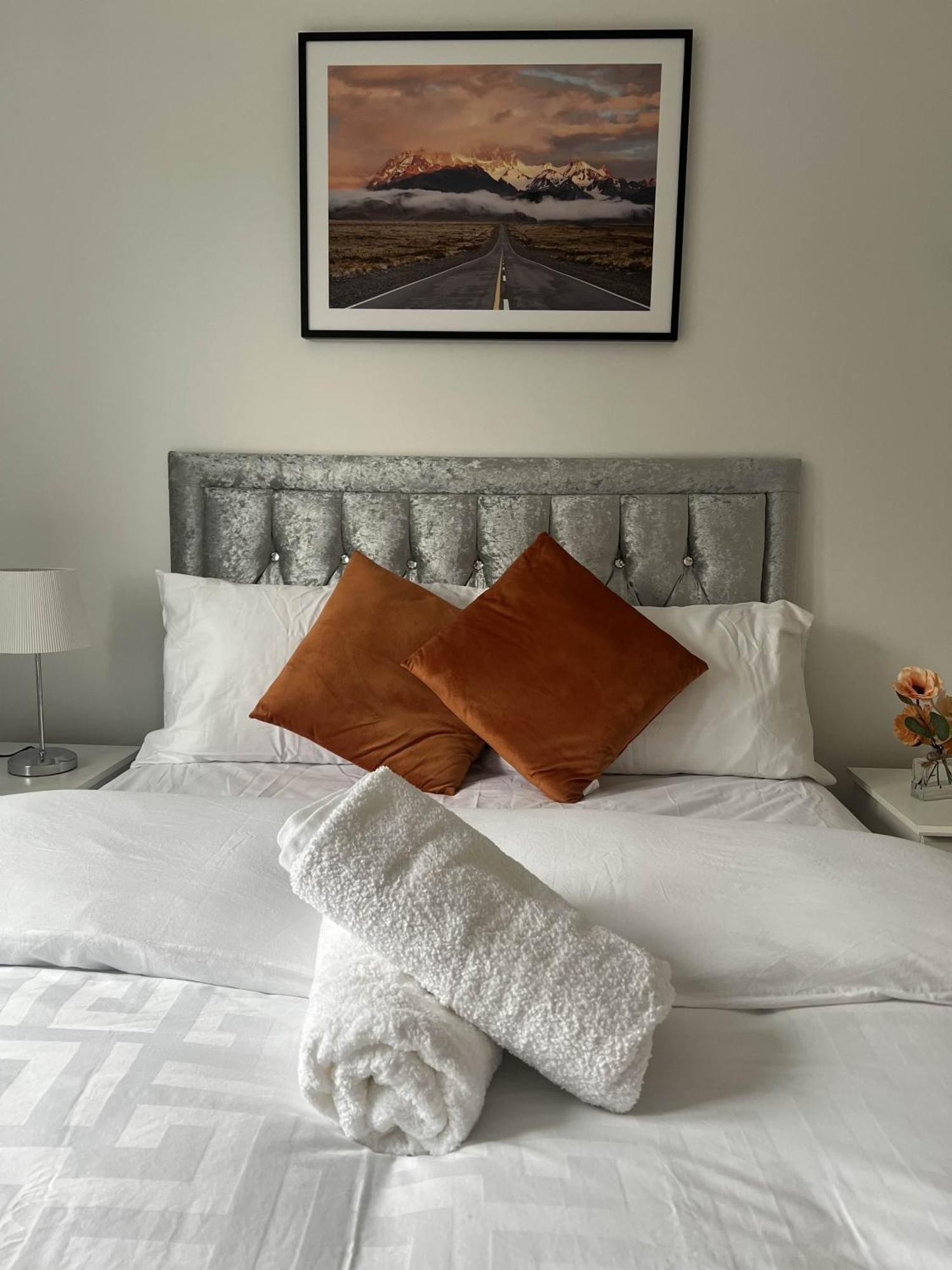 Elegant 3-bedroom With En And Shared Amenities With Free Wi-fi