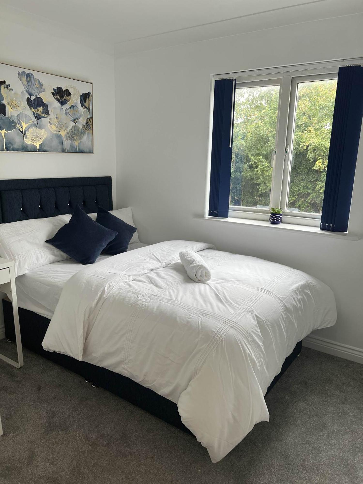 Elegant 3-bedroom With En And Shared Amenities With Free Wi-fi Bed & Breakfast *