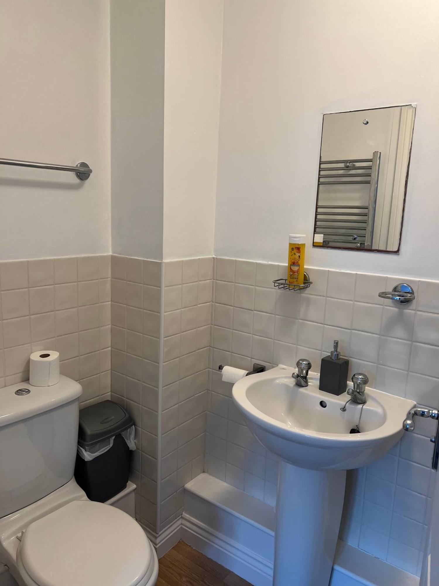Elegant 3-bedroom With En And Shared Amenities With Free Wi-fi *