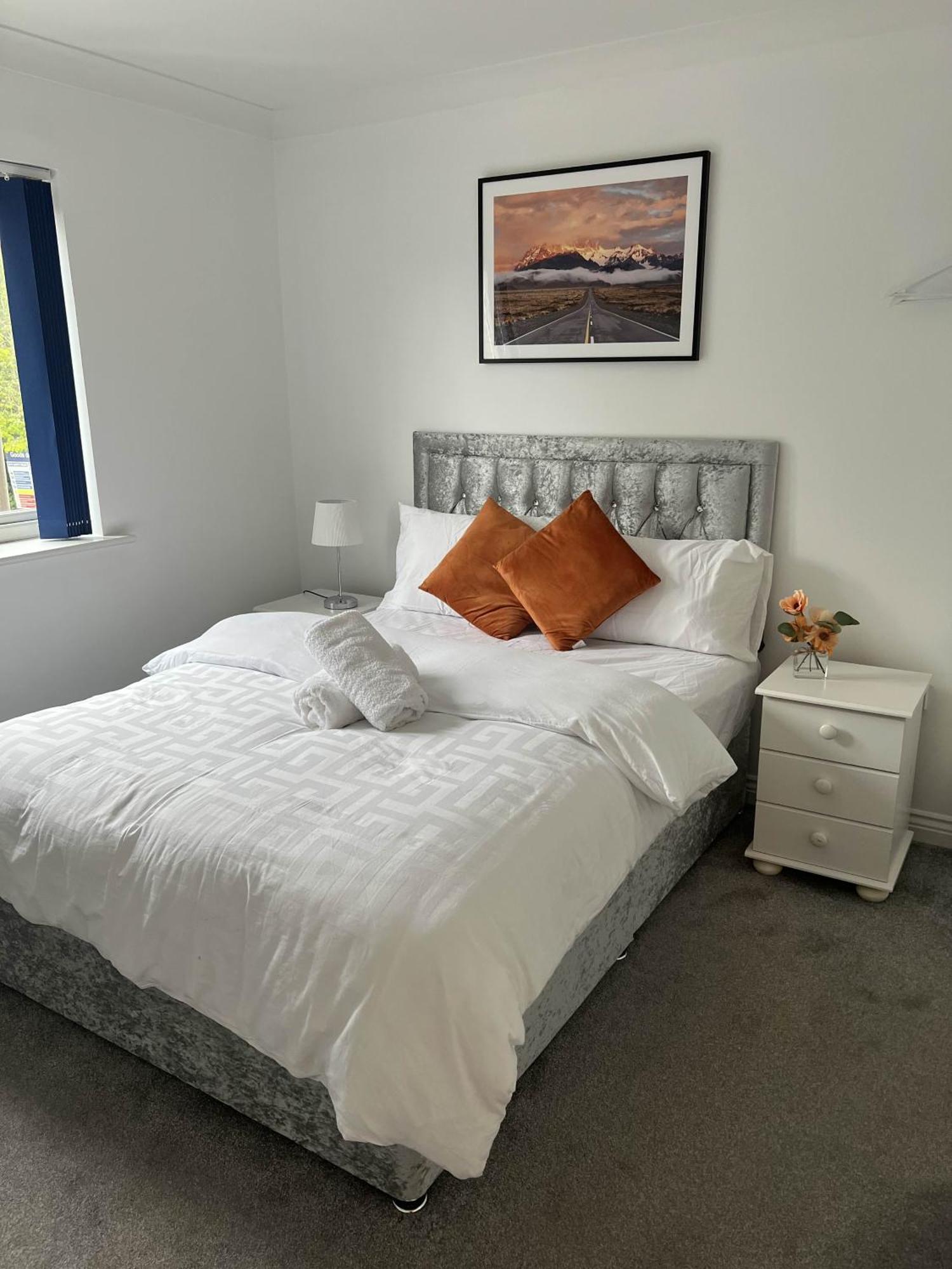 Elegant 3-bedroom With En And Shared Amenities With Free Wi-fi *