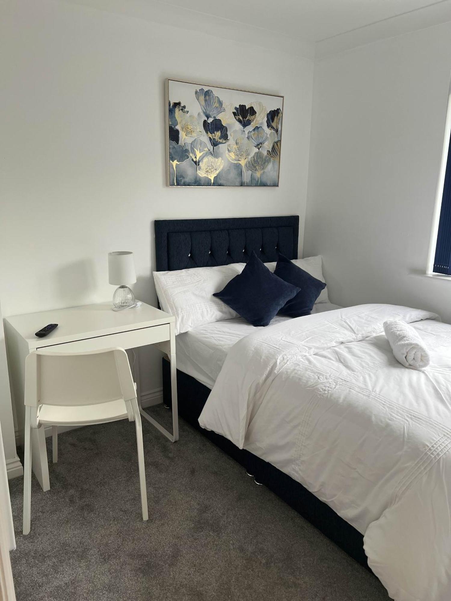 Elegant 3-bedroom With En And Shared Amenities With Free Wi-fi *