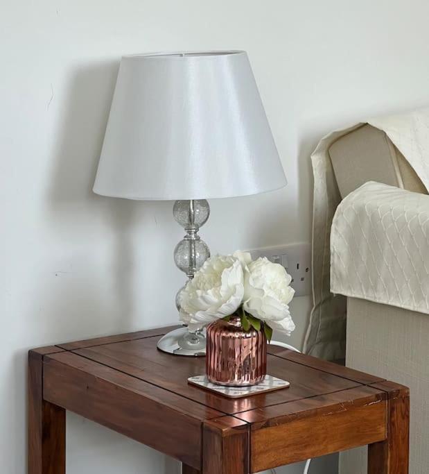 Rooftops - Quiet Cosy Pied-a-terre In The Heart Of Apartment Colchester
