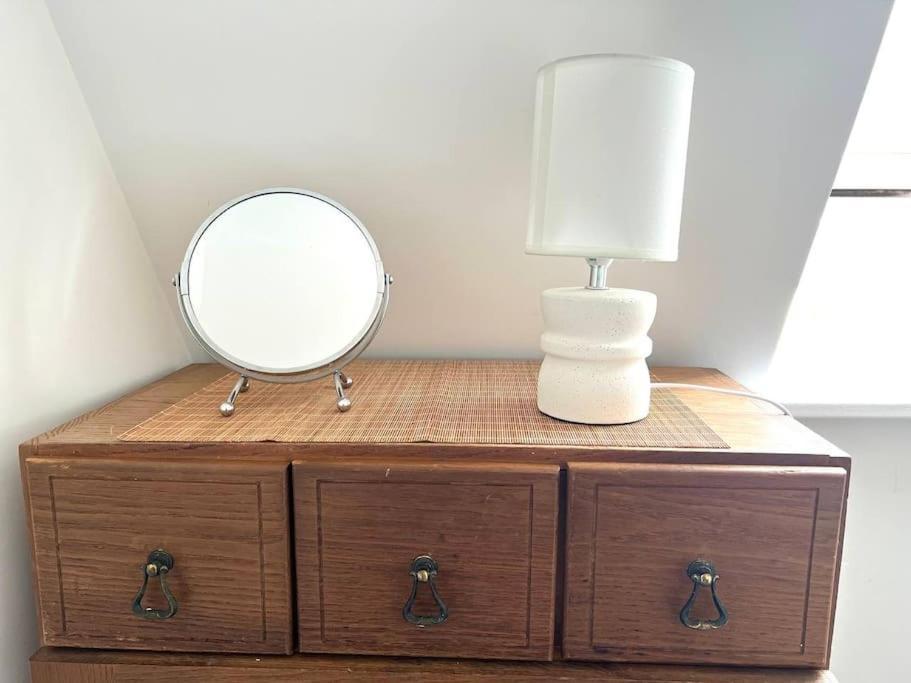 Rooftops - Quiet Cosy Pied-a-terre In The Heart Of