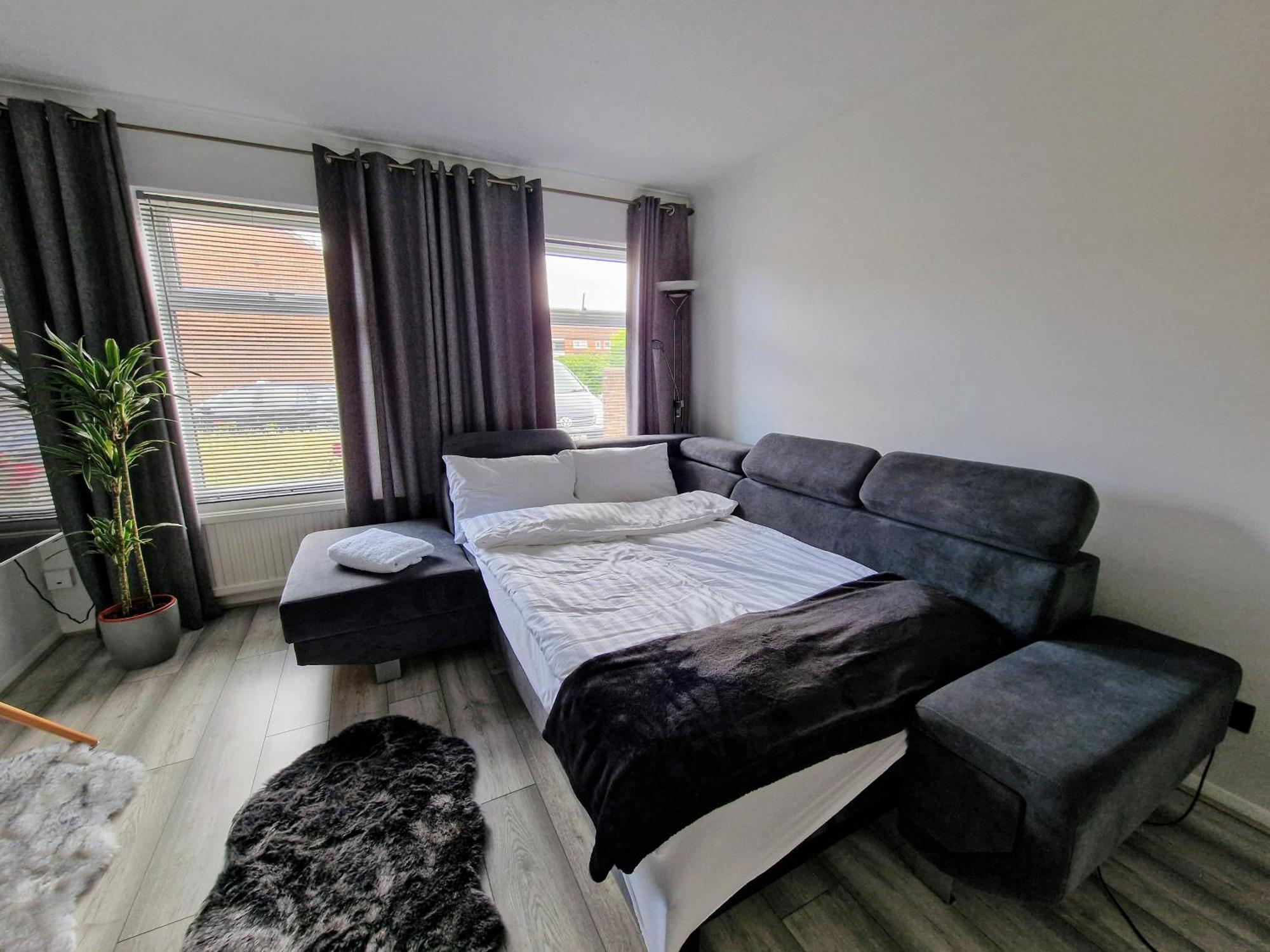 Modern And Spacious 3 Bedroom Family House With Workspace * Colchester