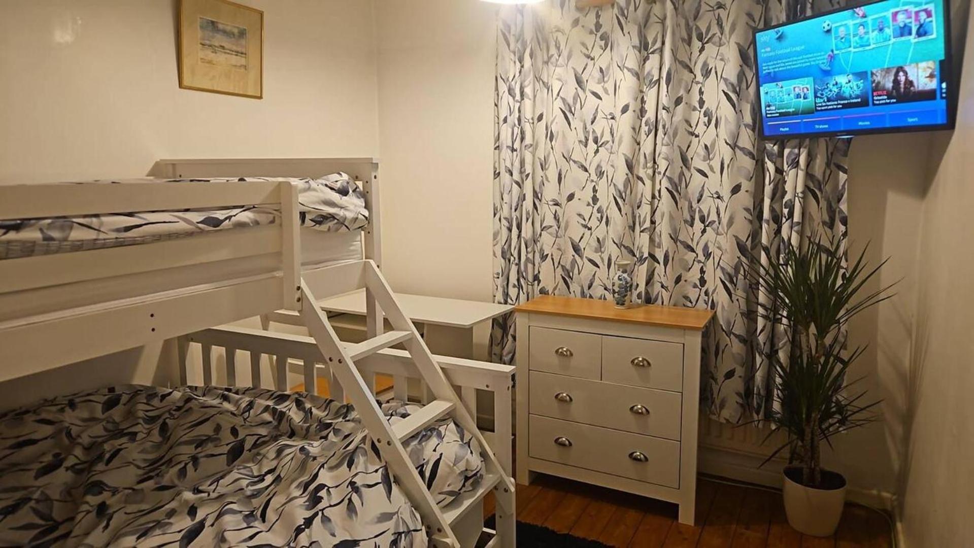 Mersea Island Retreat - 4 Bedroom House Holiday home Colchester