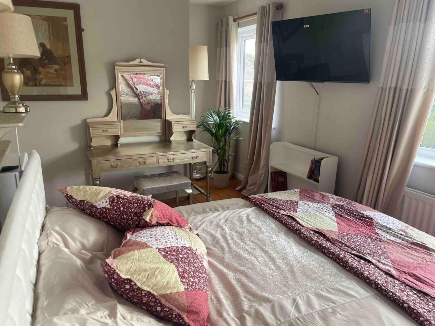 Mersea Island Retreat - 4 Bedroom House Holiday home Colchester