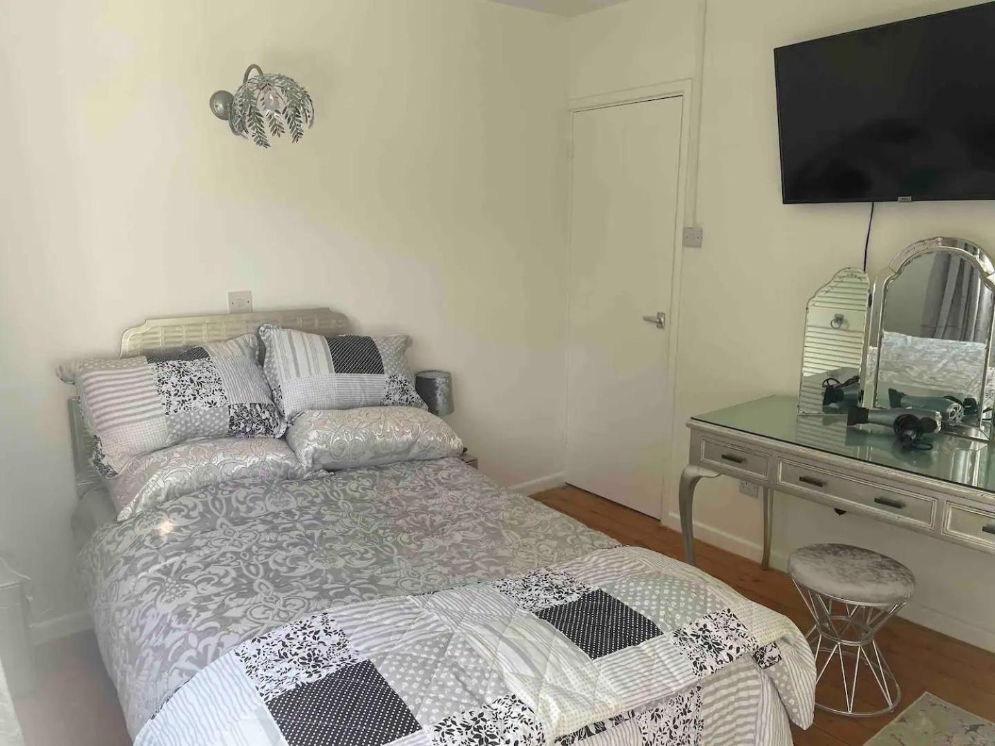 Mersea Island Retreat - 4 Bedroom House * Colchester
