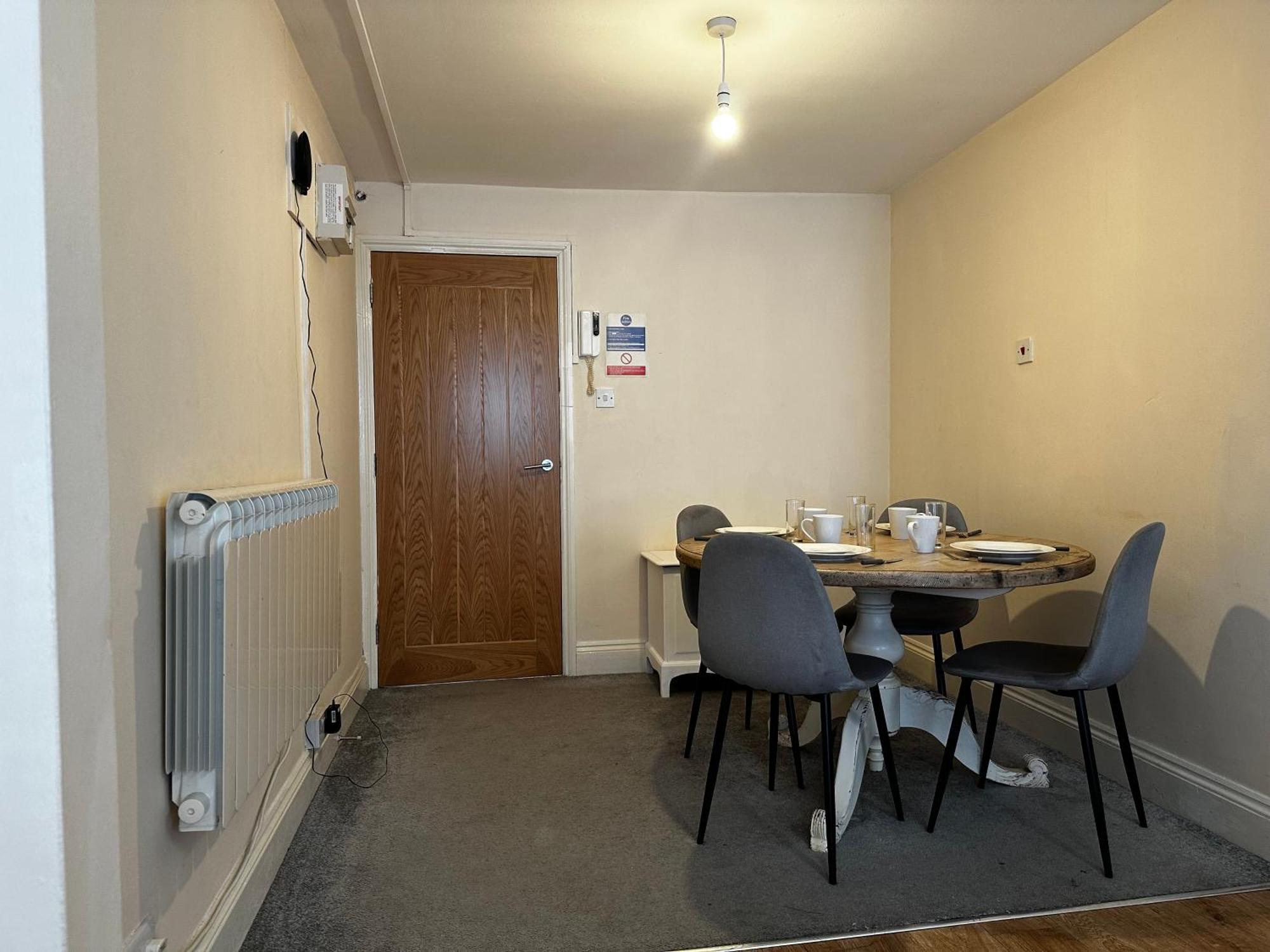 Entire Boutique King Size Bed Near Town Centre Apartment *