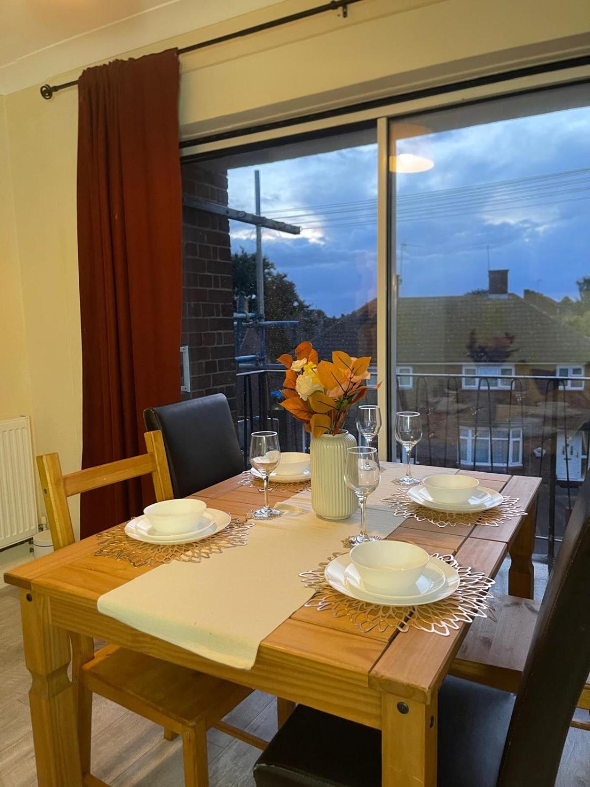 Professional 3-bed Flat Colchester