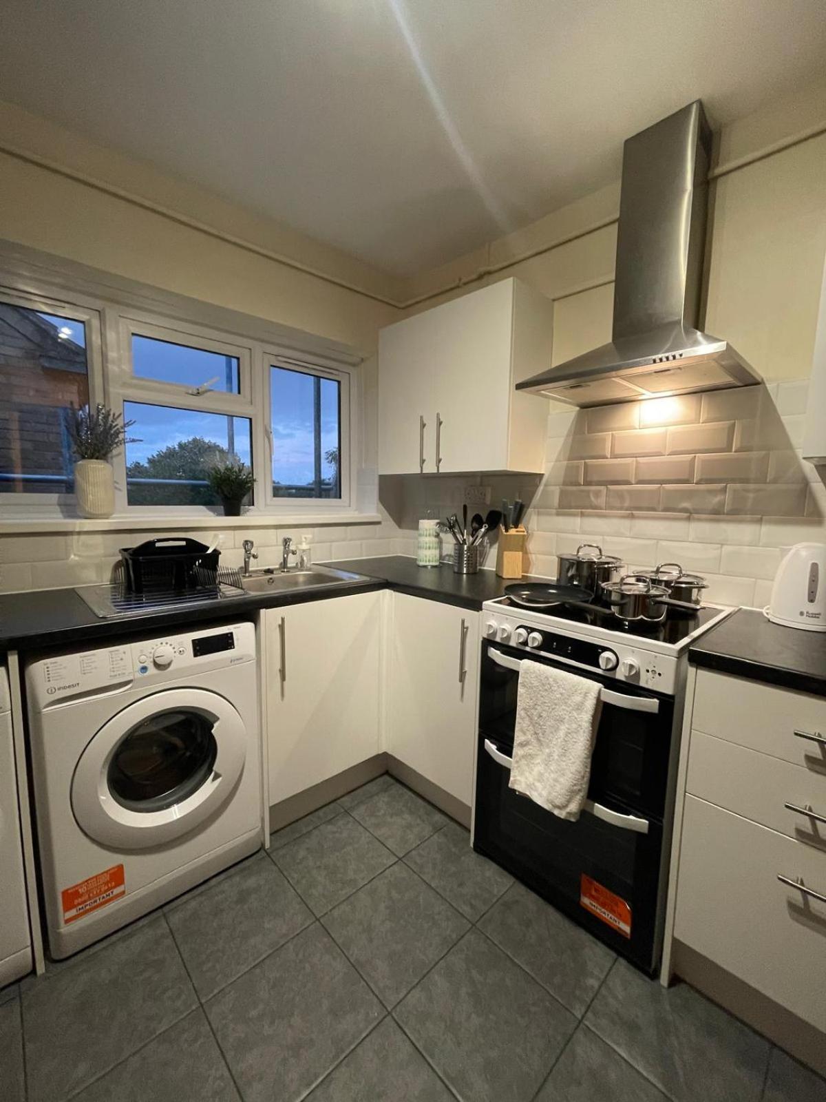 Professional 3-bed Flat * Colchester