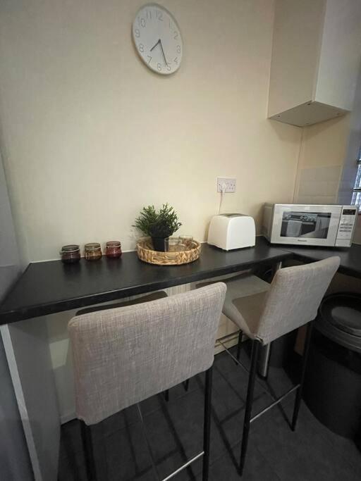 Professional 3-bed Flat Apartment *