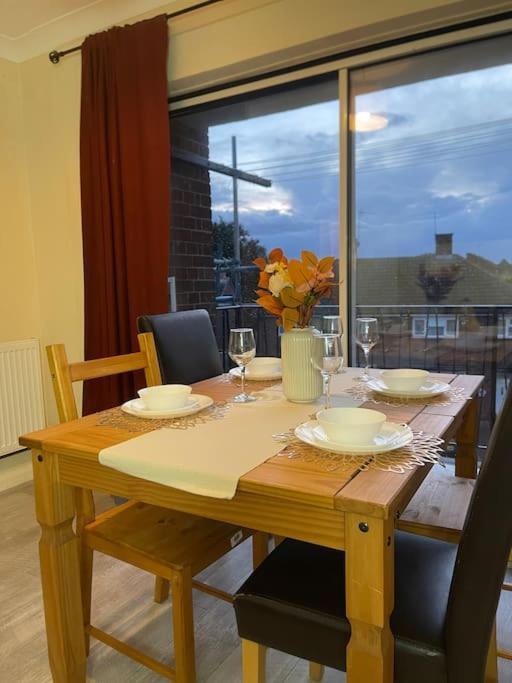 Professional 3-bed Flat Apartment Colchester