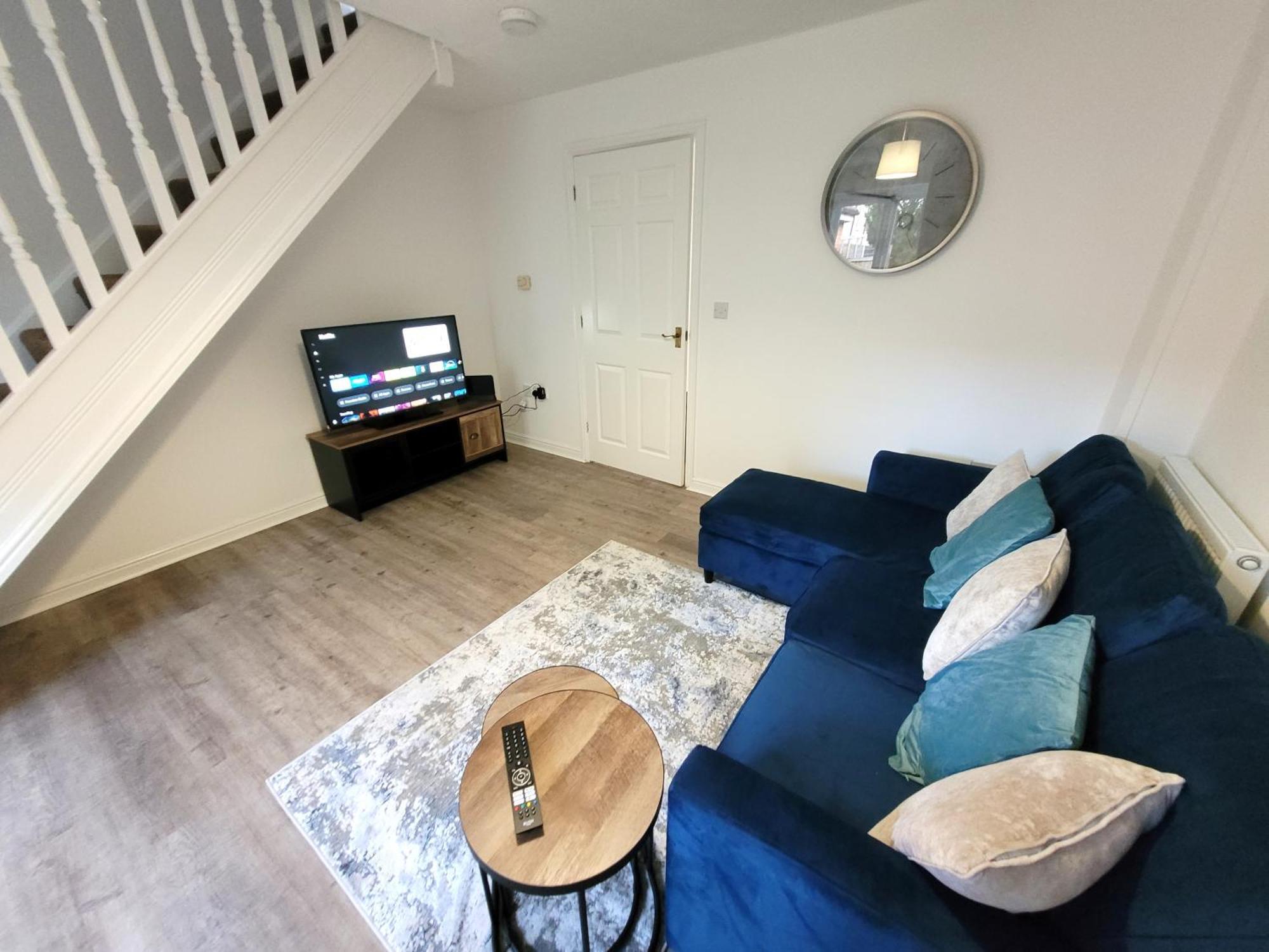 Hythe House - Perfect For Families And Contractors