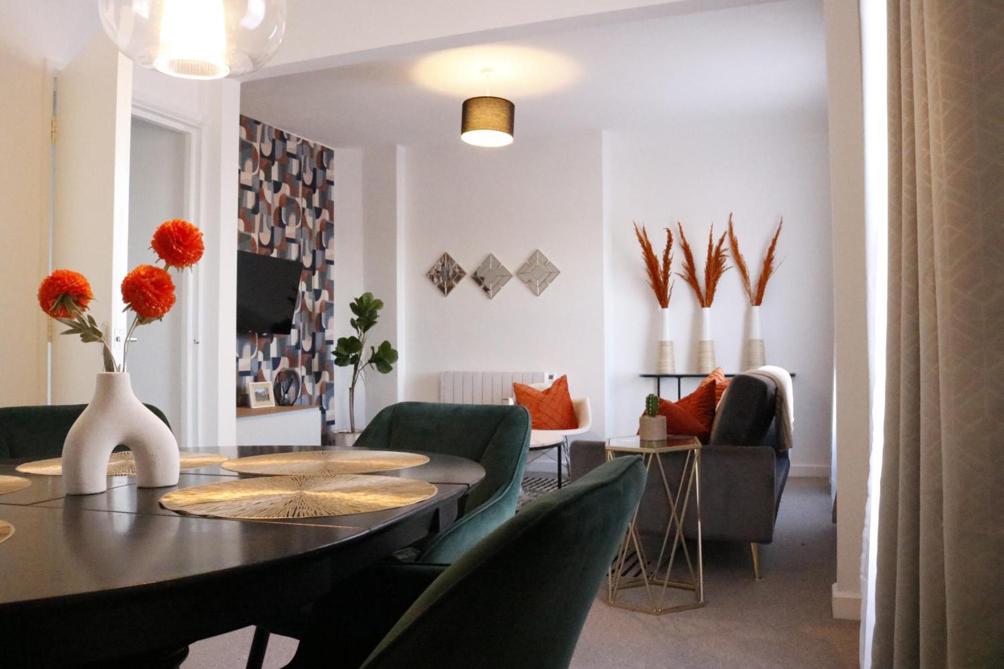 Apartment Spot 2-bed Spacious Town Centre Train Station Wifi