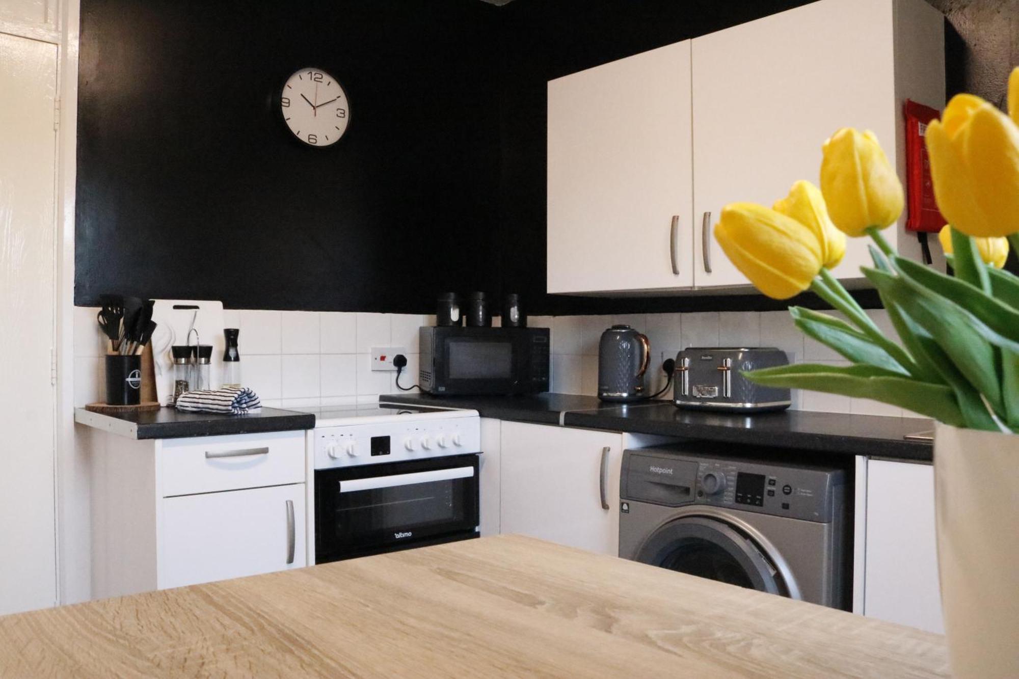 Apartment Spot 2-bed Spacious Town Centre Train Station Wifi *