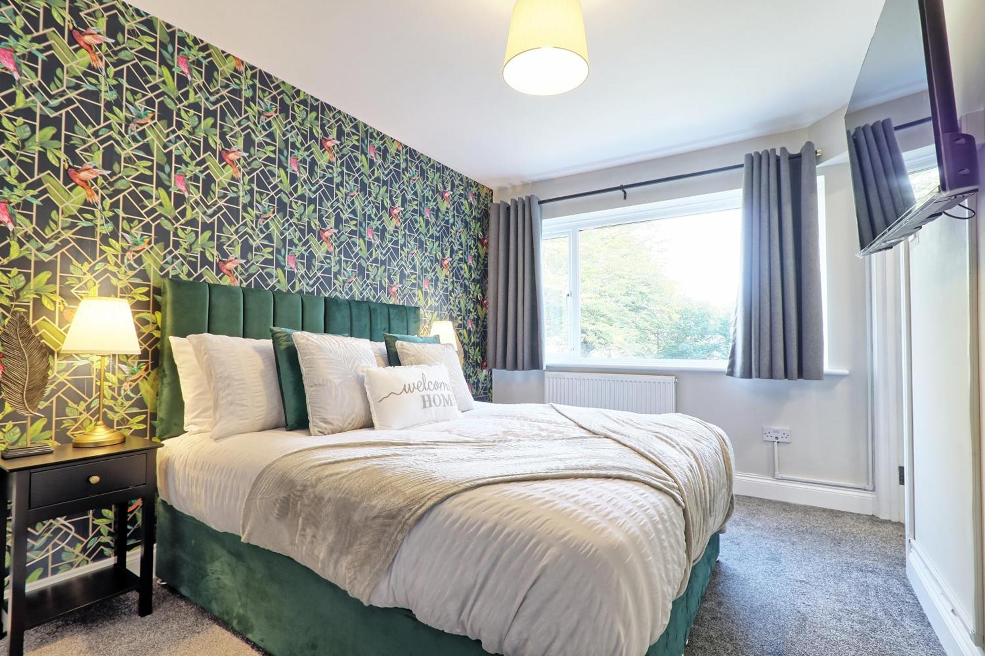 Holiday home - 5 Bedrooms - Sleeps 10 - Long Term - Business - Contractors - Families Colchester