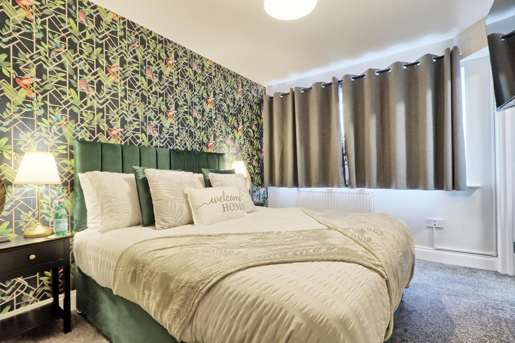 Holiday home - 5 Bedrooms - Sleeps 10 - Long Term - Business - Contractors - Families