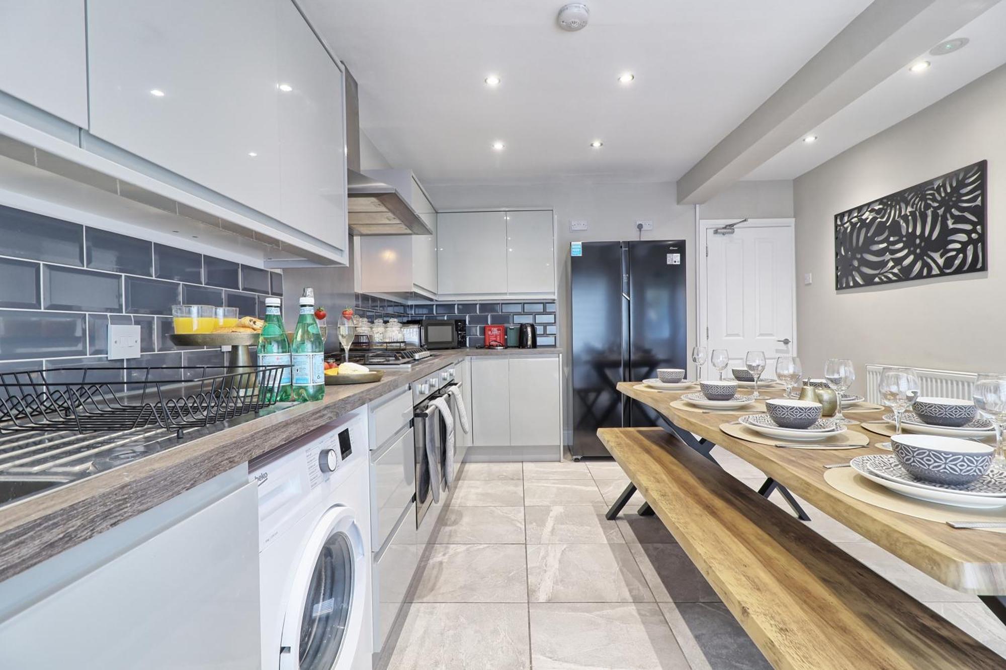 - 5 Bedrooms - Sleeps 10 - Long Term - Business - Contractors - Families