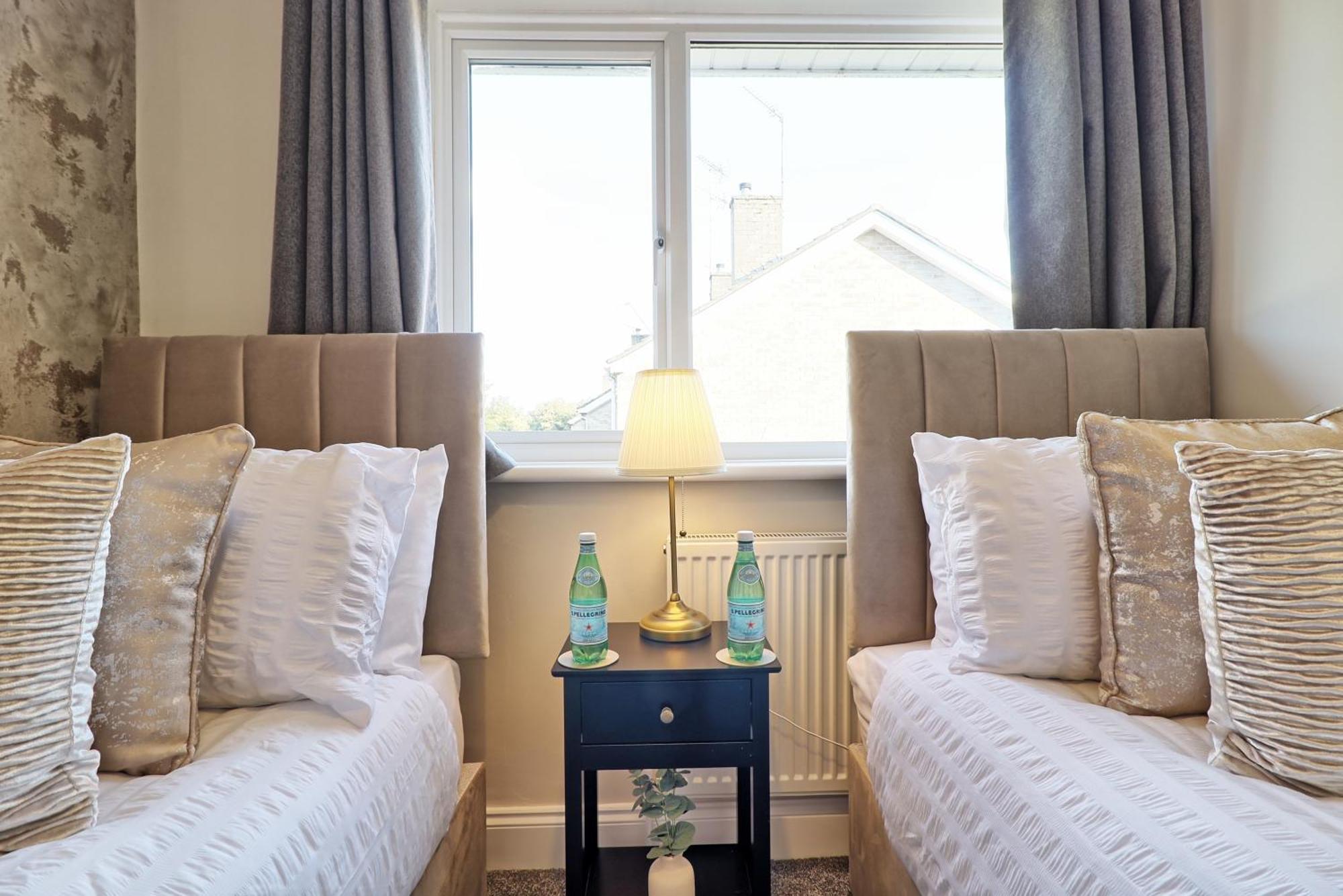Holiday home - 5 Bedrooms - Sleeps 10 - Long Term - Business - Contractors - Families
