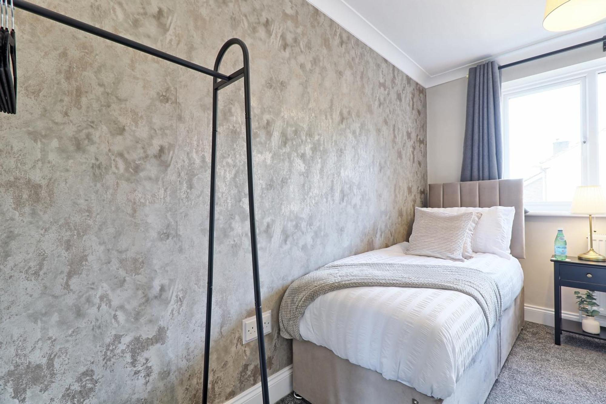 - 5 Bedrooms - Sleeps 10 - Long Term - Business - Contractors - Families Holiday home *