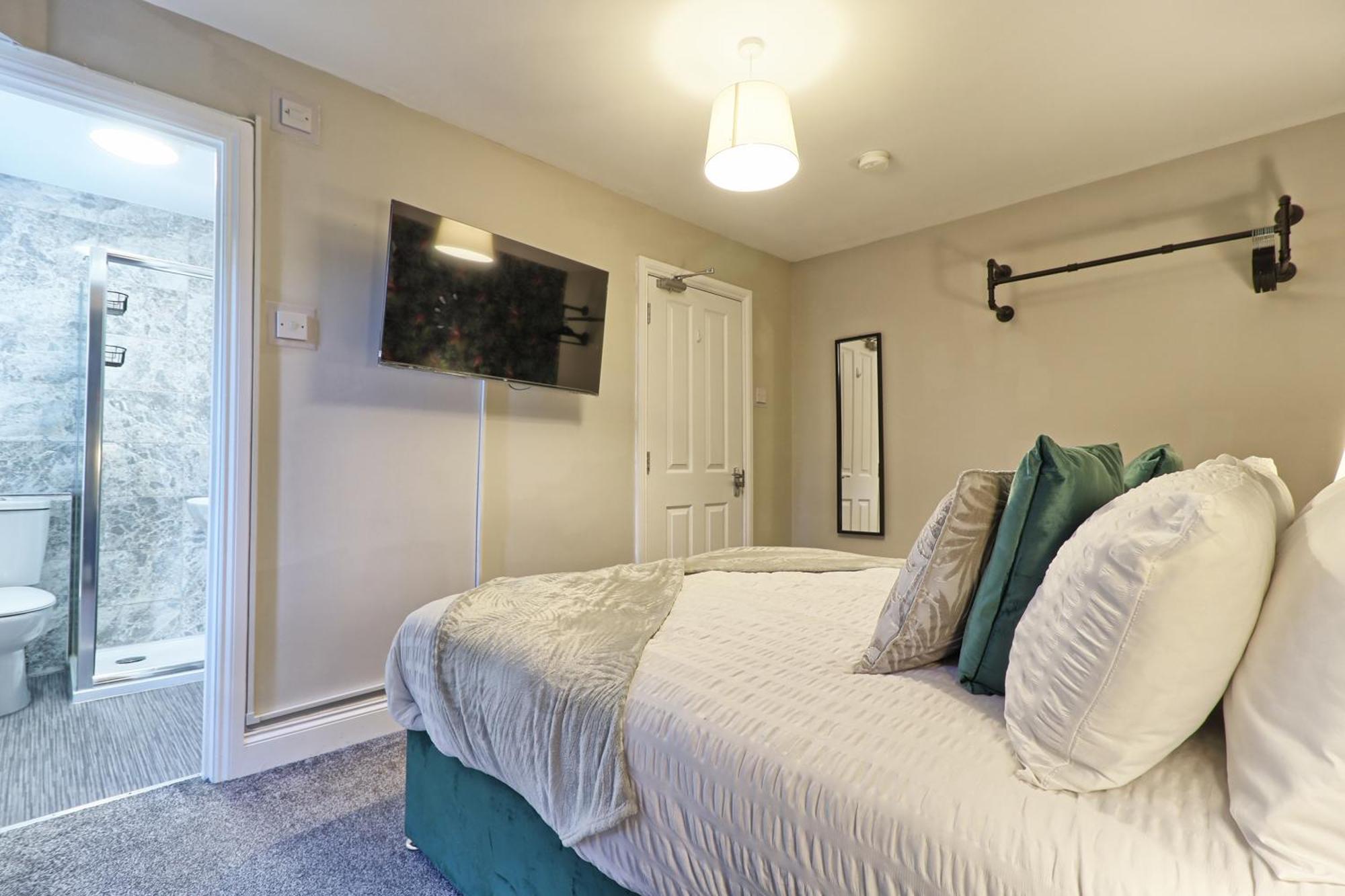 - 5 Bedrooms - Sleeps 10 - Long Term - Business - Contractors - Families