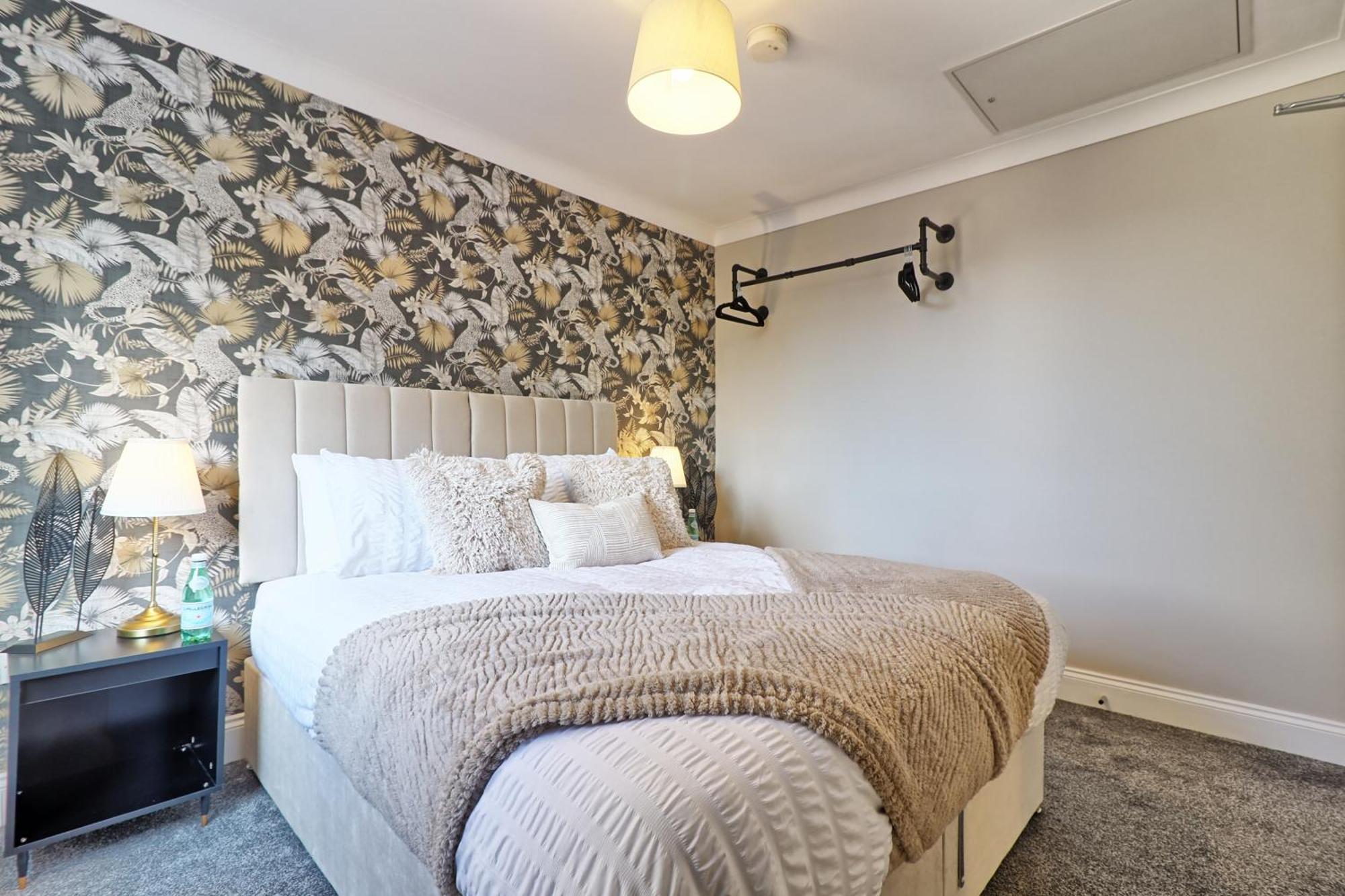 Holiday home - 5 Bedrooms - Sleeps 10 - Long Term - Business - Contractors - Families