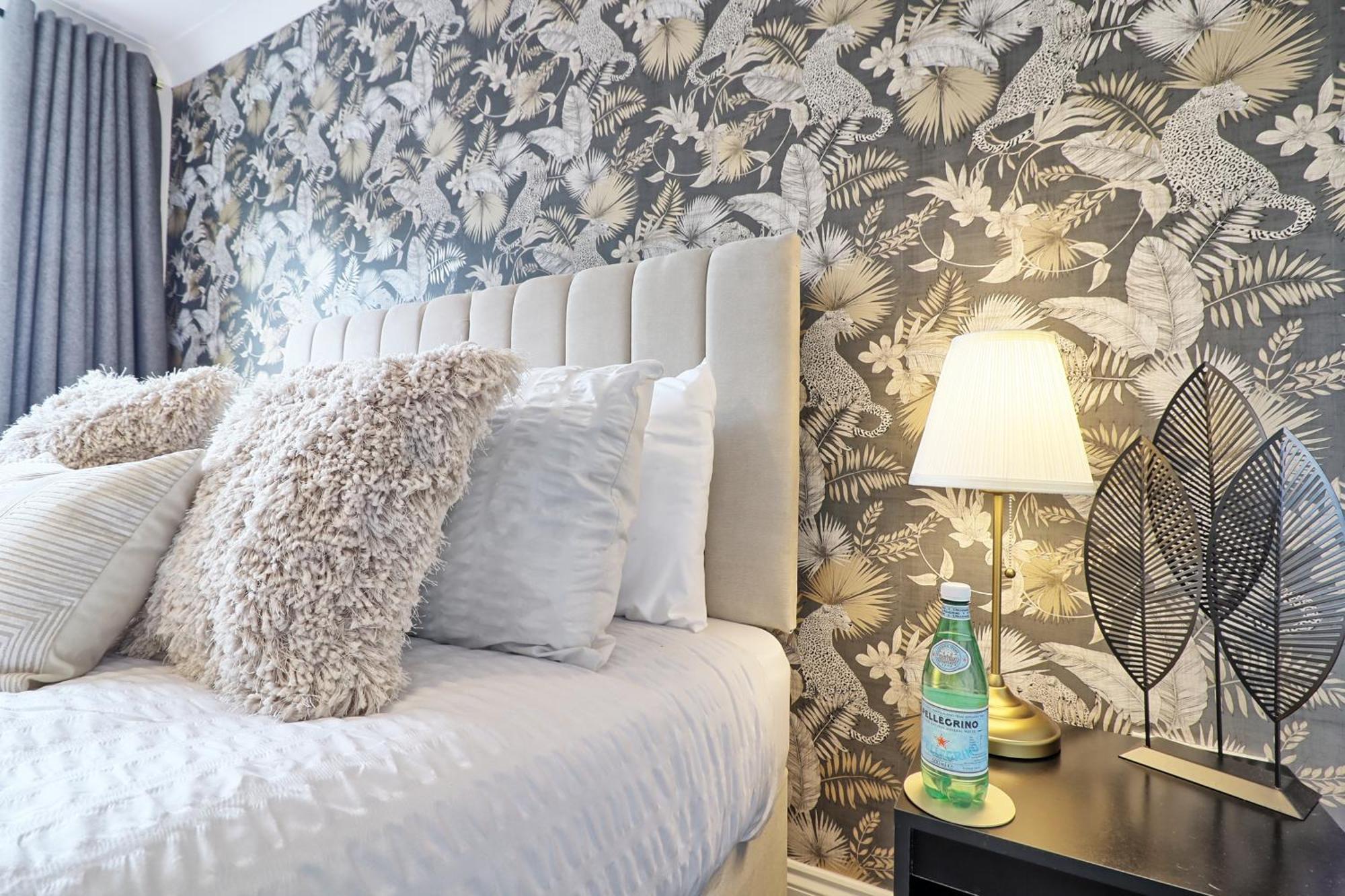 - 5 Bedrooms - Sleeps 10 - Long Term - Business - Contractors - Families Colchester