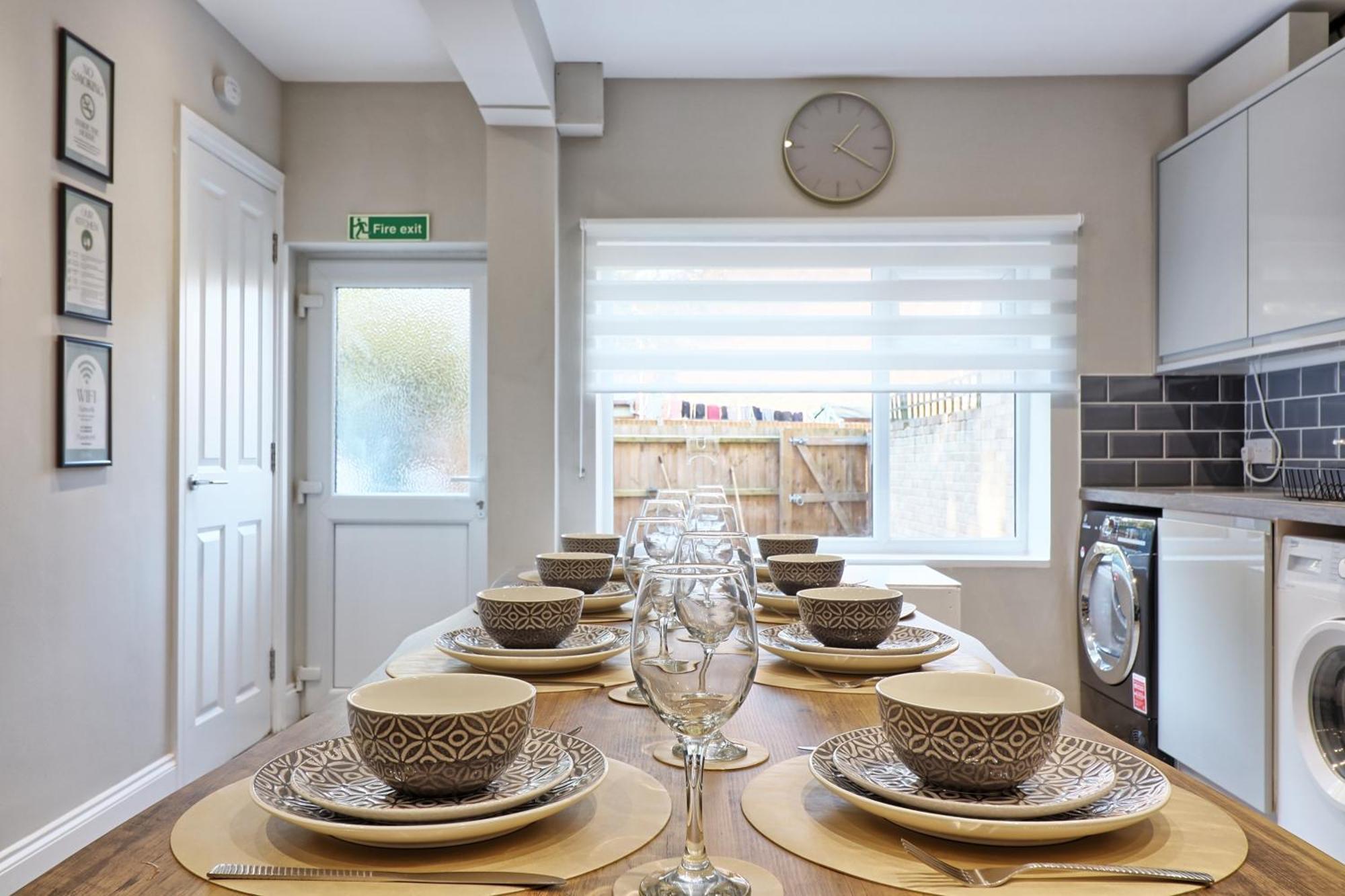 Holiday home - 5 Bedrooms - Sleeps 10 - Long Term - Business - Contractors - Families