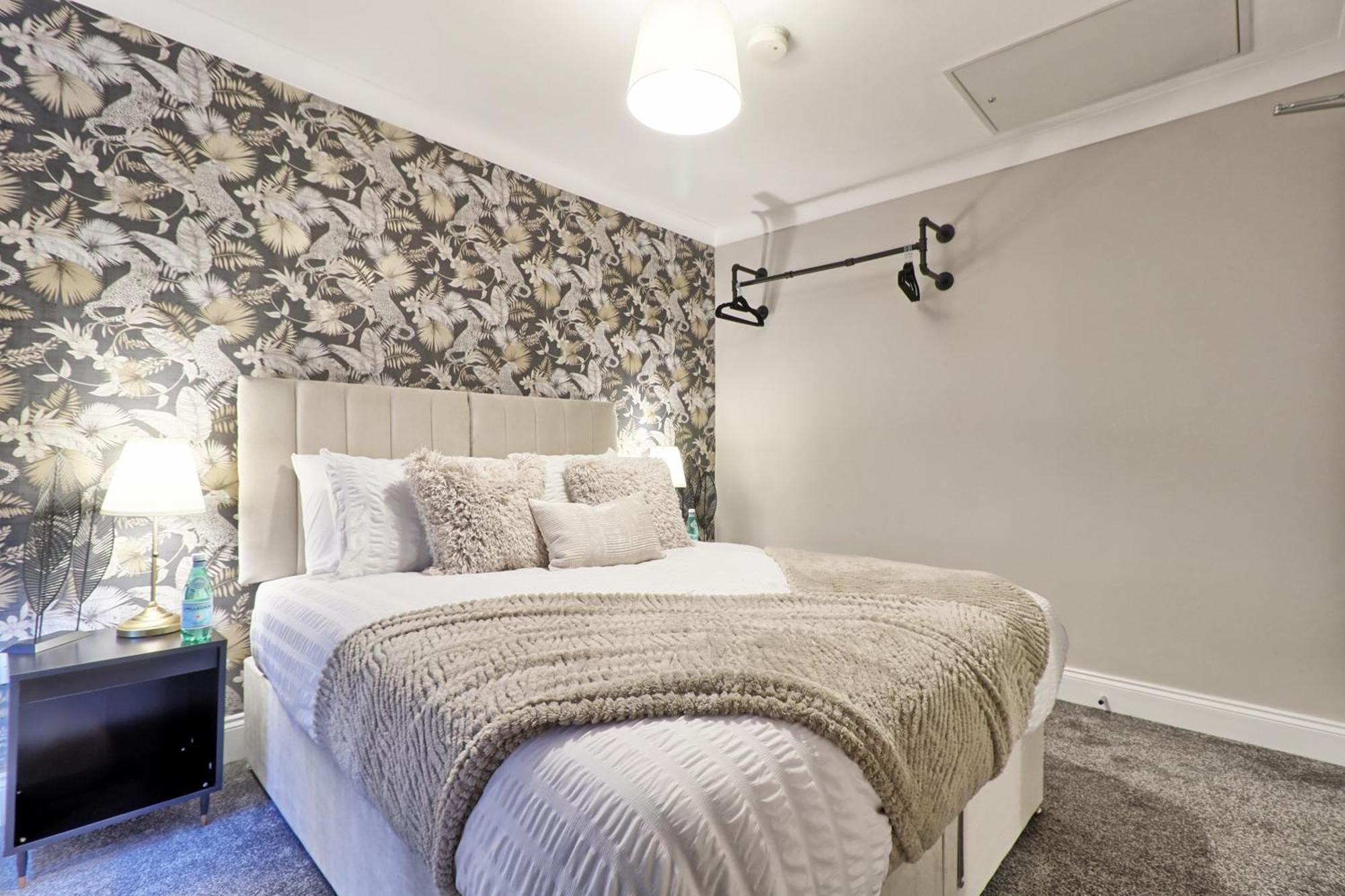 Holiday home - 5 Bedrooms - Sleeps 10 - Long Term - Business - Contractors - Families