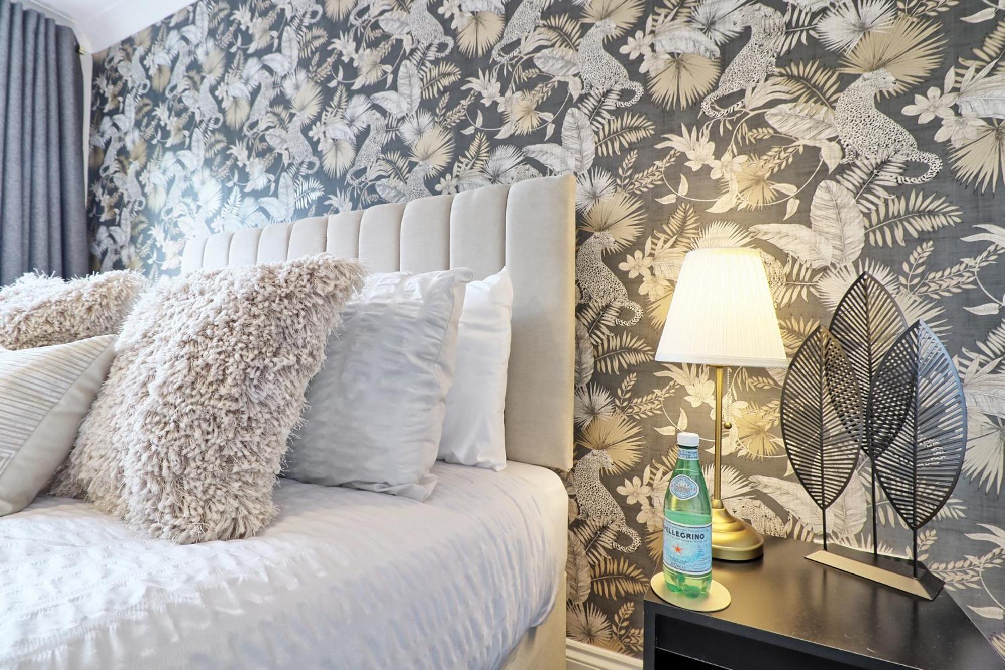 Holiday home - 5 Bedrooms - Sleeps 10 - Long Term - Business - Contractors - Families Colchester