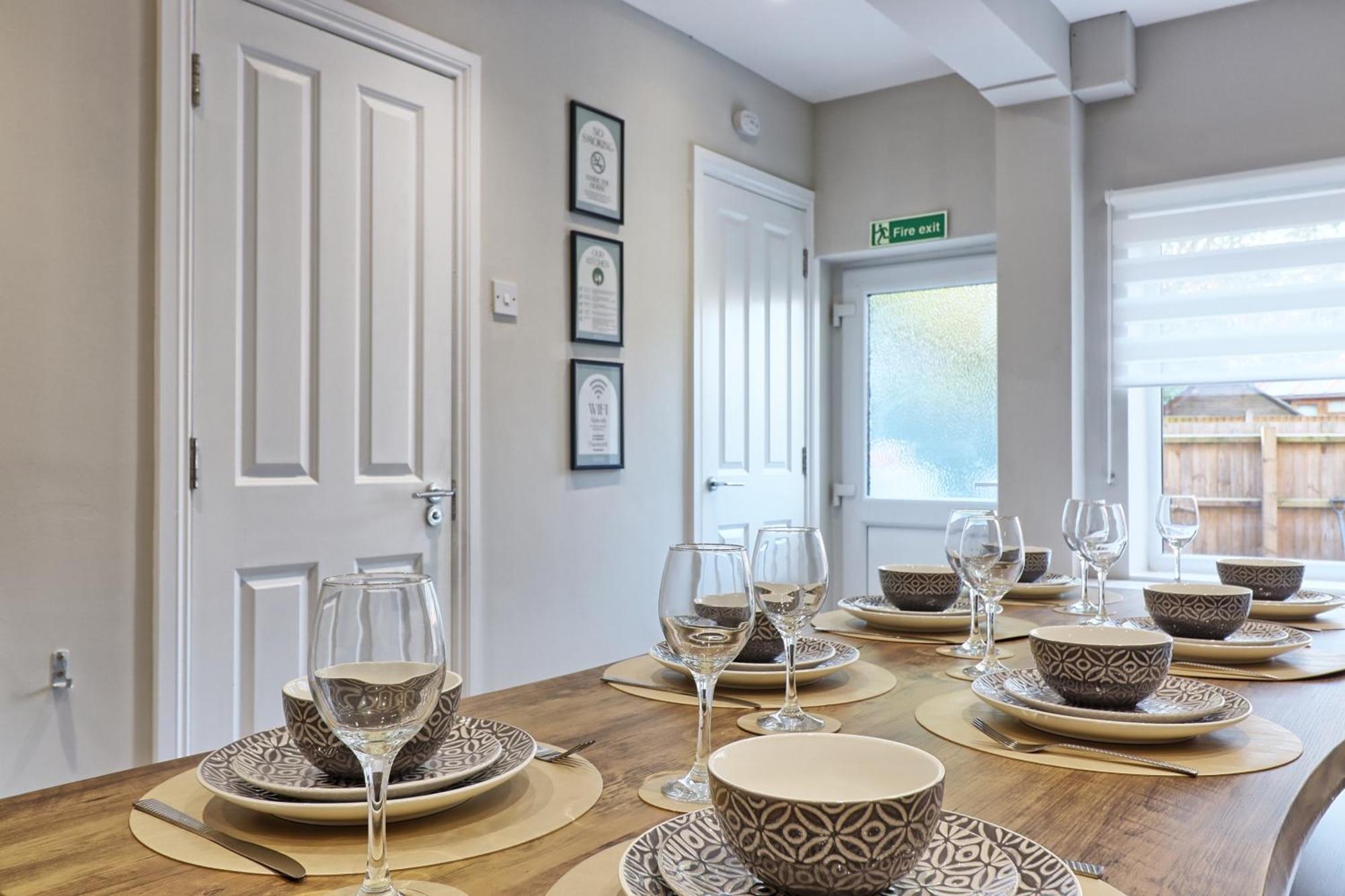 - 5 Bedrooms - Sleeps 10 - Long Term - Business - Contractors - Families Holiday home *