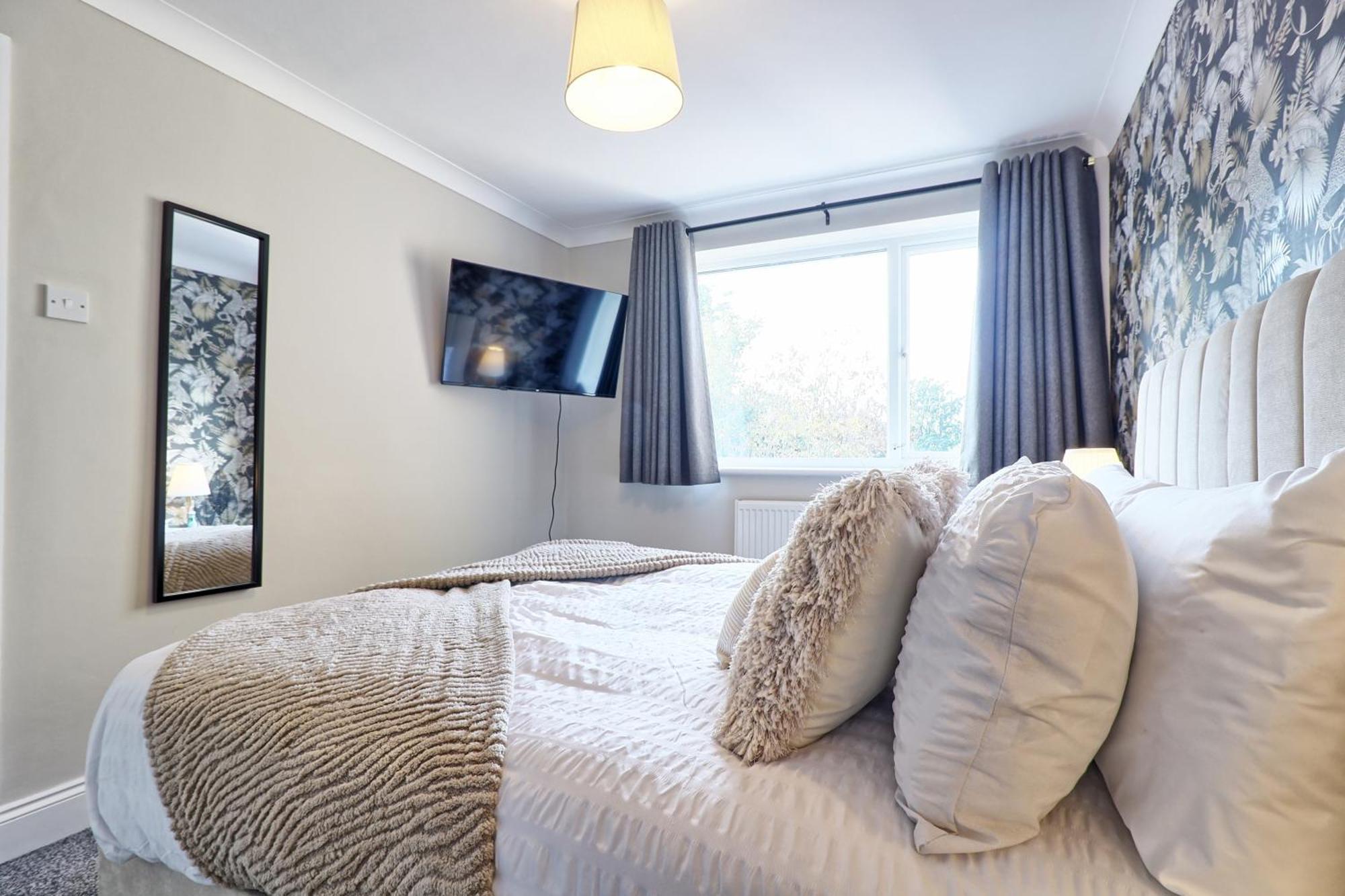 - 5 Bedrooms - Sleeps 10 - Long Term - Business - Contractors - Families *
