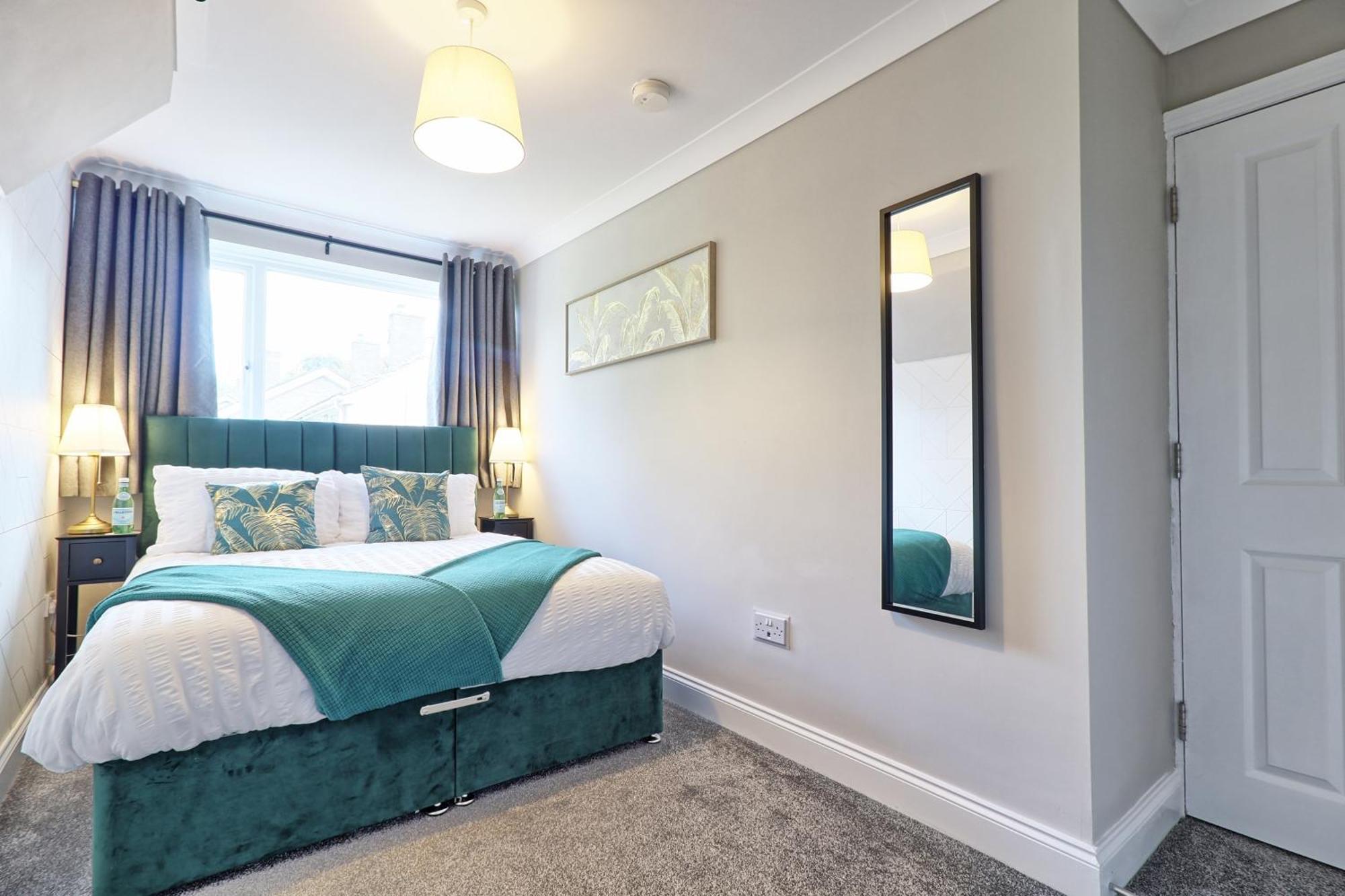 - 5 Bedrooms - Sleeps 10 - Long Term - Business - Contractors - Families * Colchester