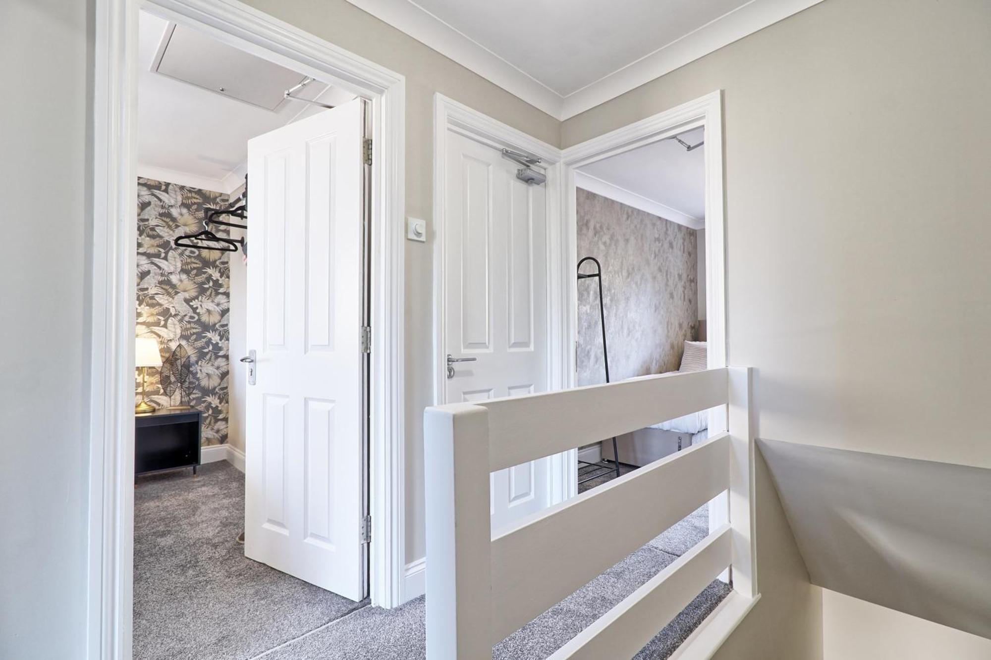 - 5 Bedrooms - Sleeps 10 - Long Term - Business - Contractors - Families