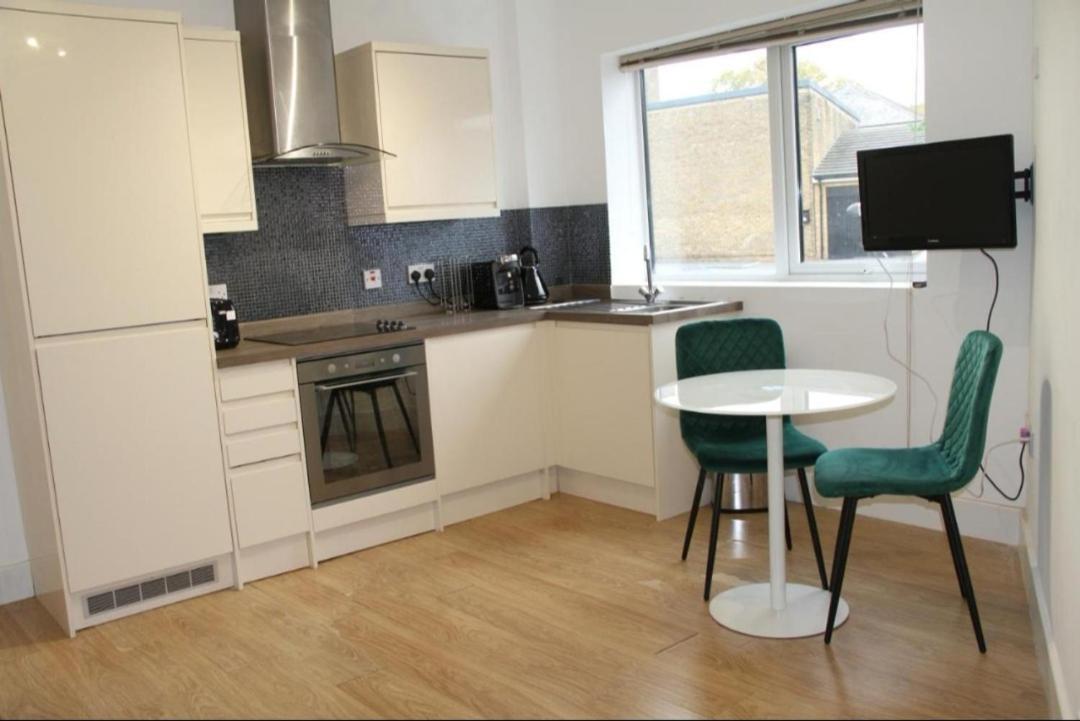 No 13 Town Flat With Kitchen & Parking Apartment