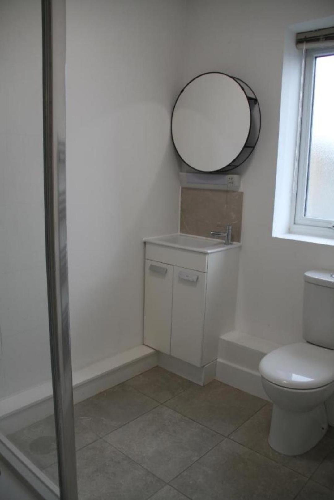 No 13 Town Flat With Kitchen & Parking * Colchester